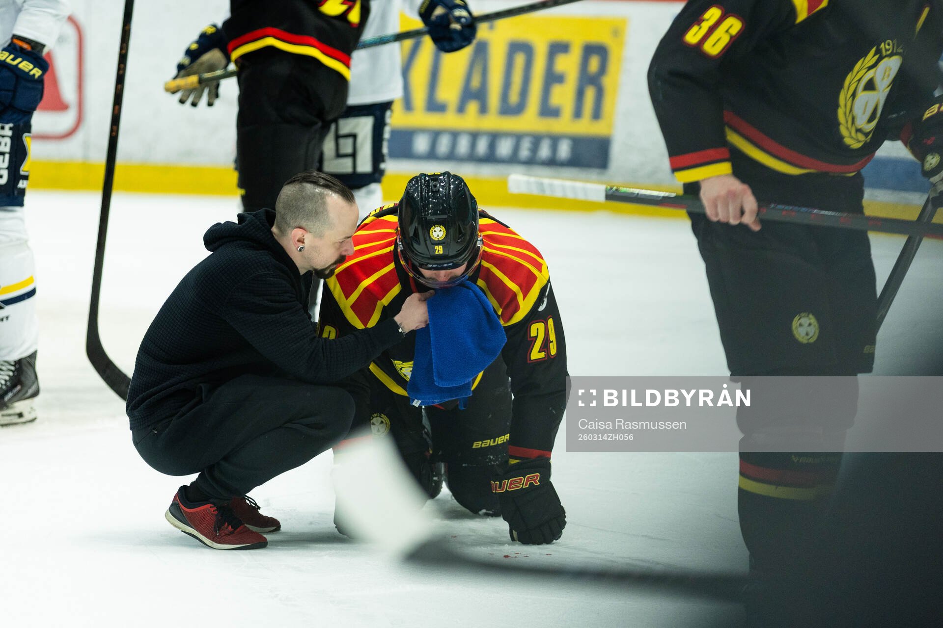 Brynäs Axel Andersson skadar sig