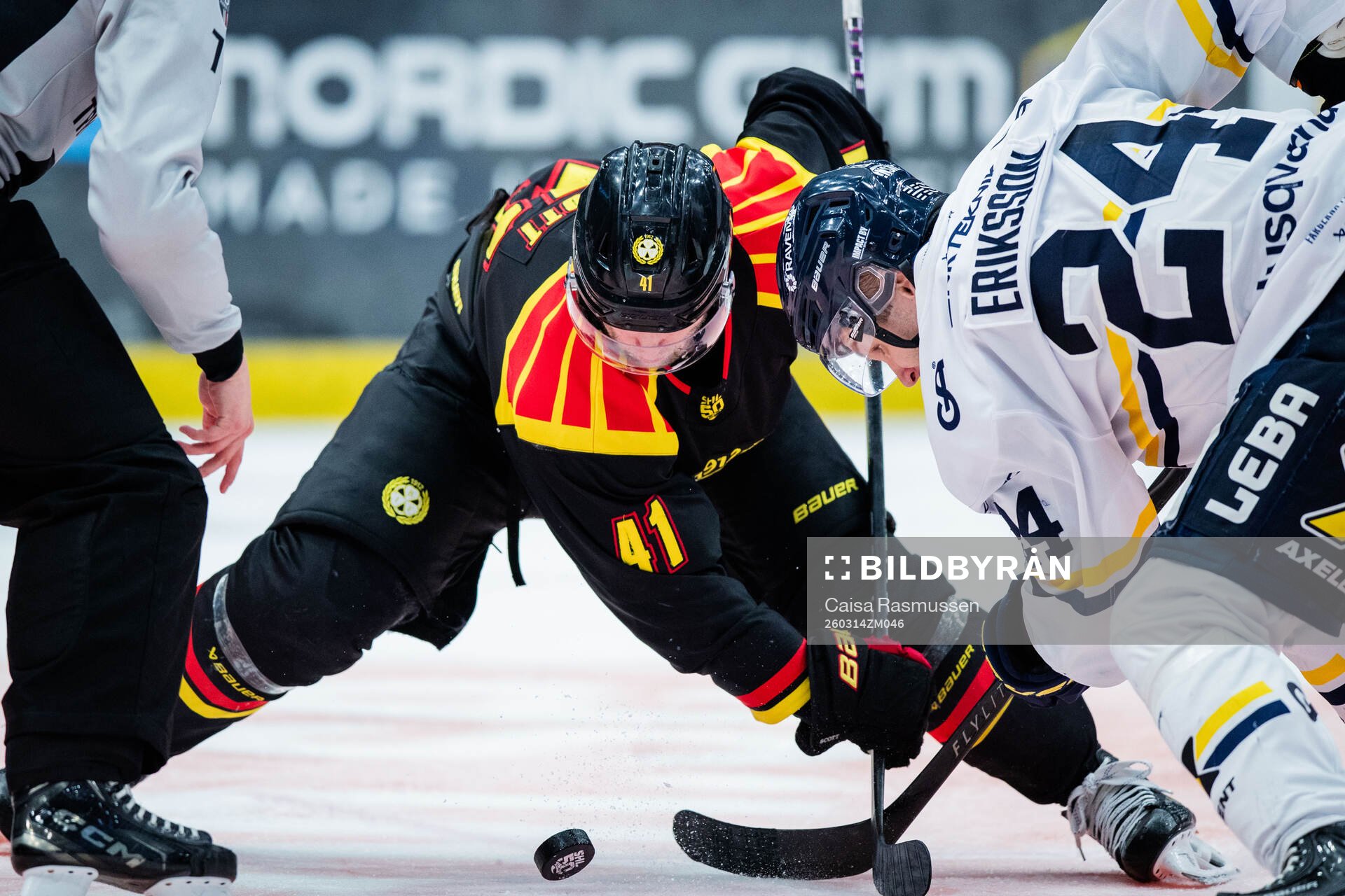 Brynäs Greg Scott och HV71s Hampus Eriksson