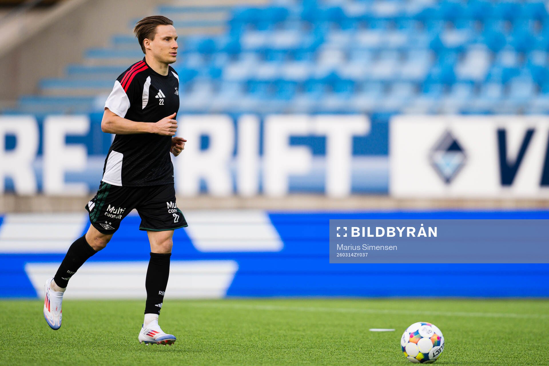 Jonas Svensson of Rosenborg warms up