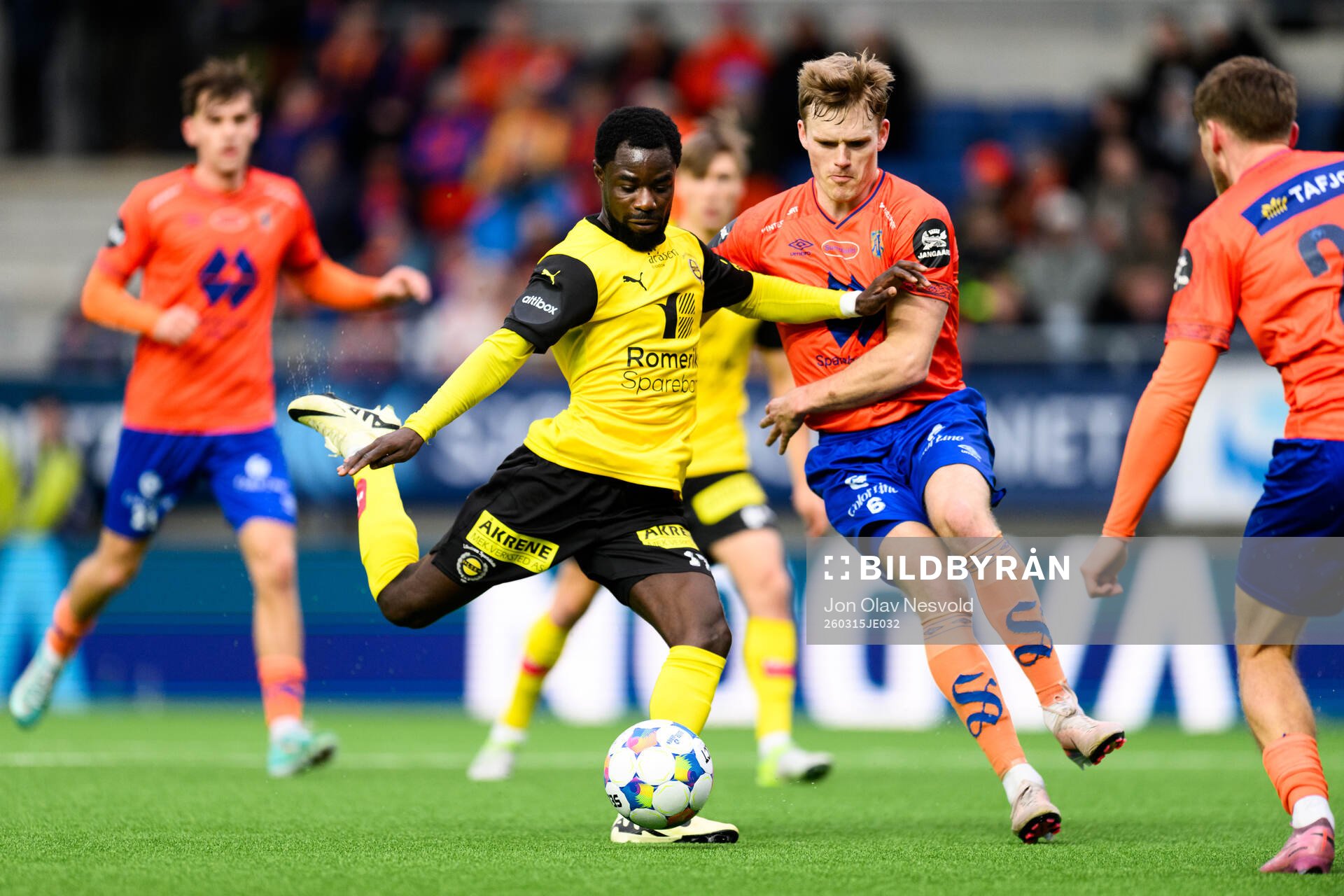 Eric Kitolano of Lillestrøm and Håkon Hammer of Aalesund