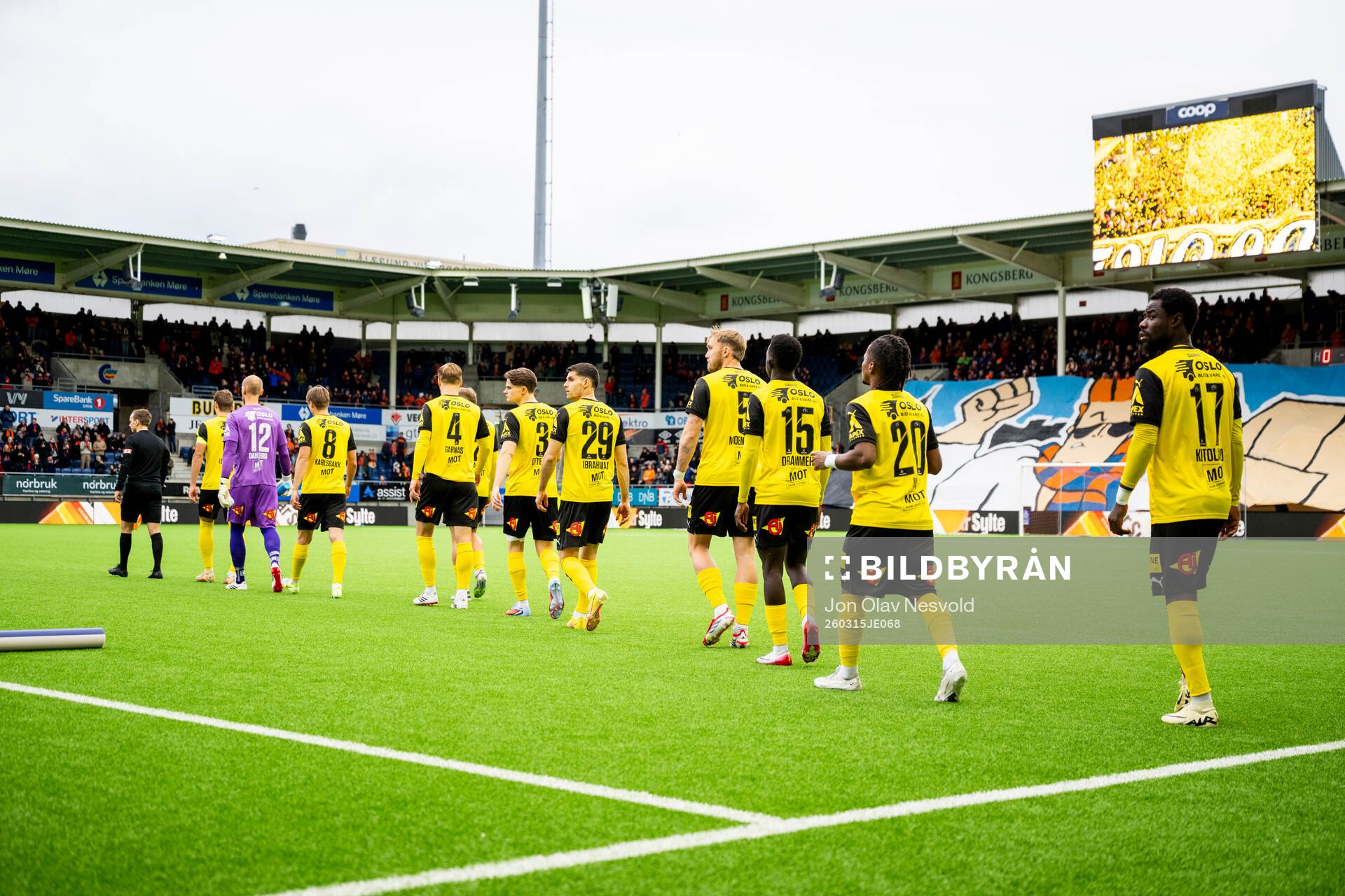 Players of Lillestrøm enter the pitch