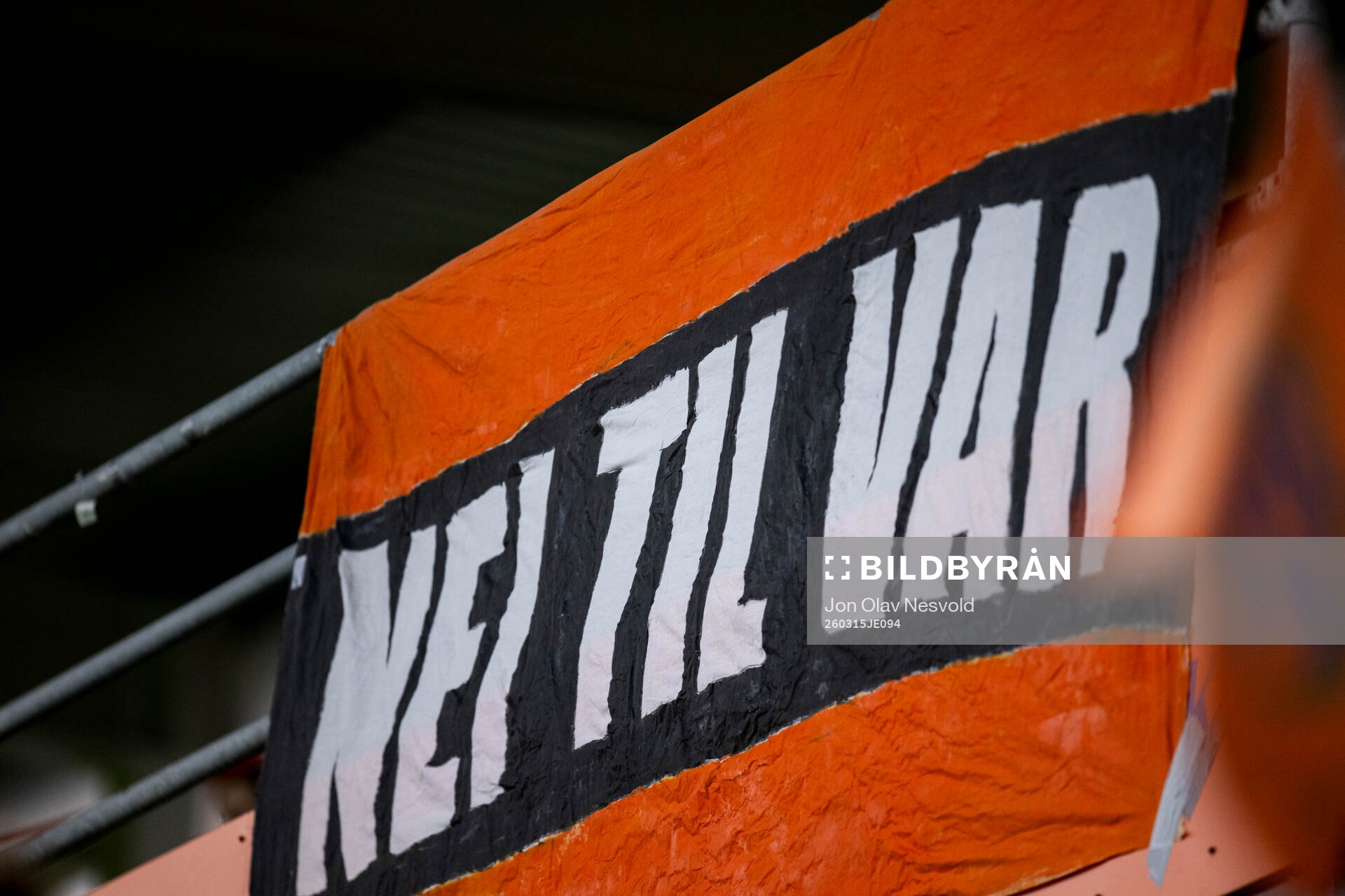 A banner with the text Nei til VAR