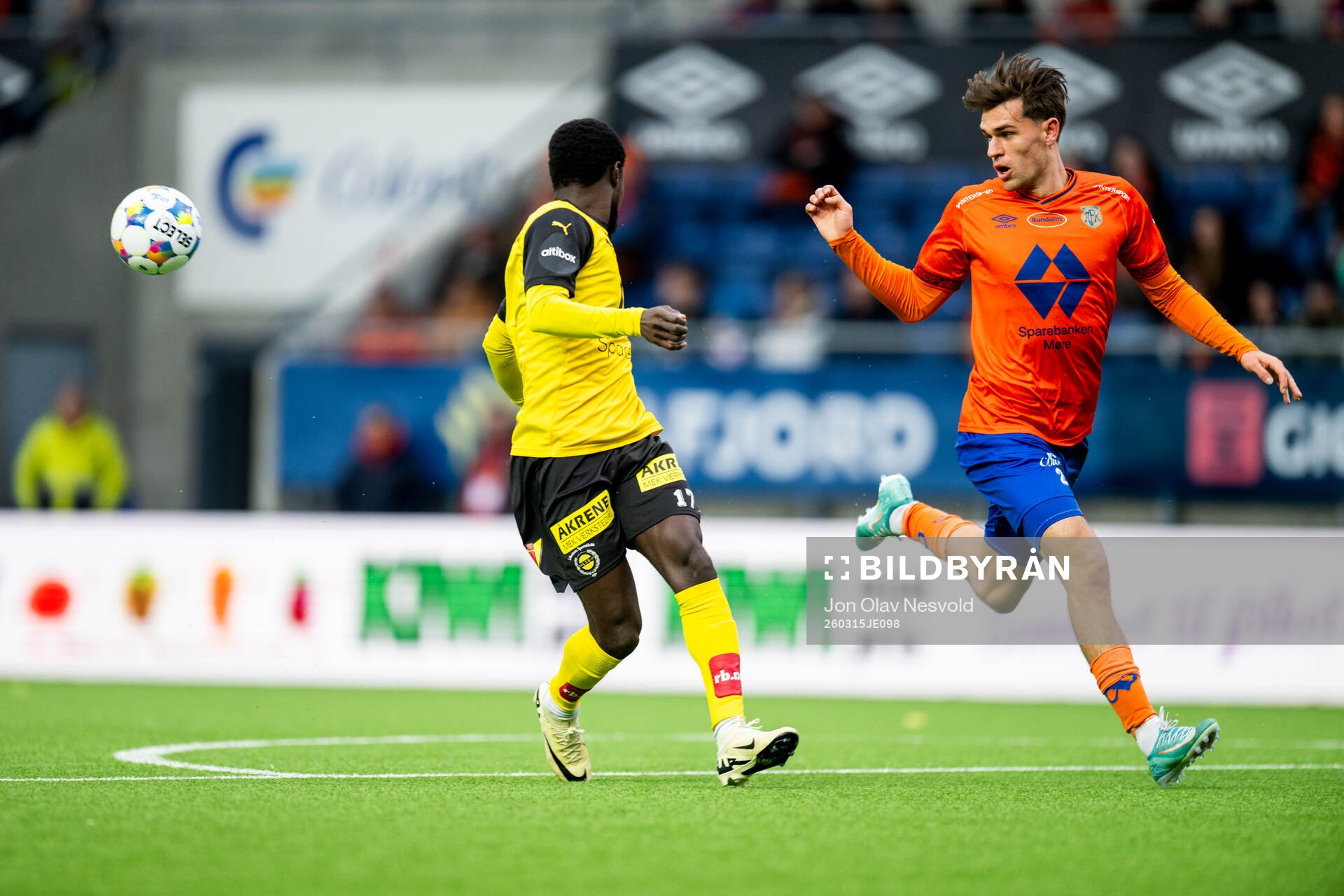Eric Kitolano of Lillestrøm and Mathias Christensen of