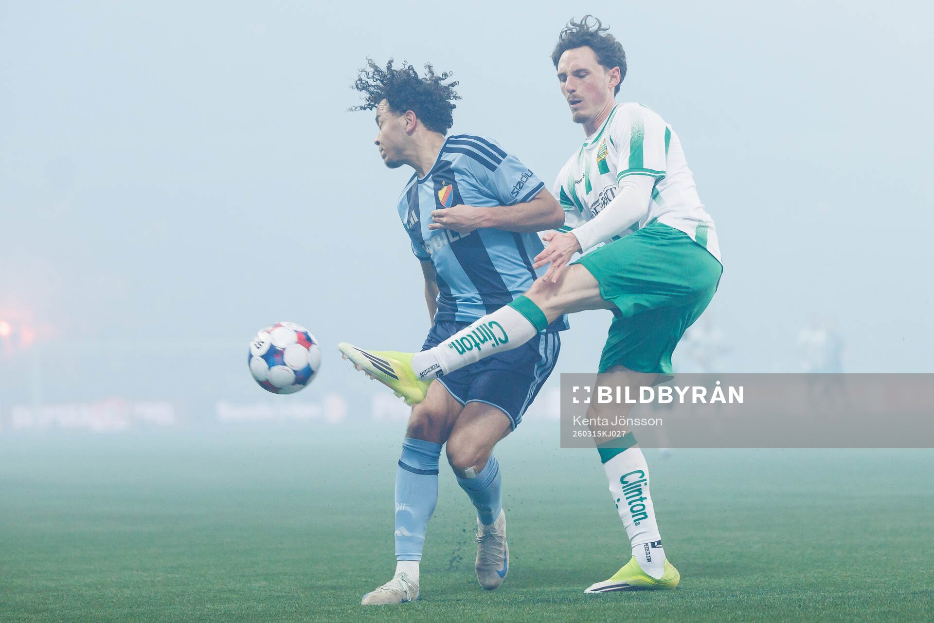 Djurgårdens Mikael Anderson och Hammarbys Noah Persson