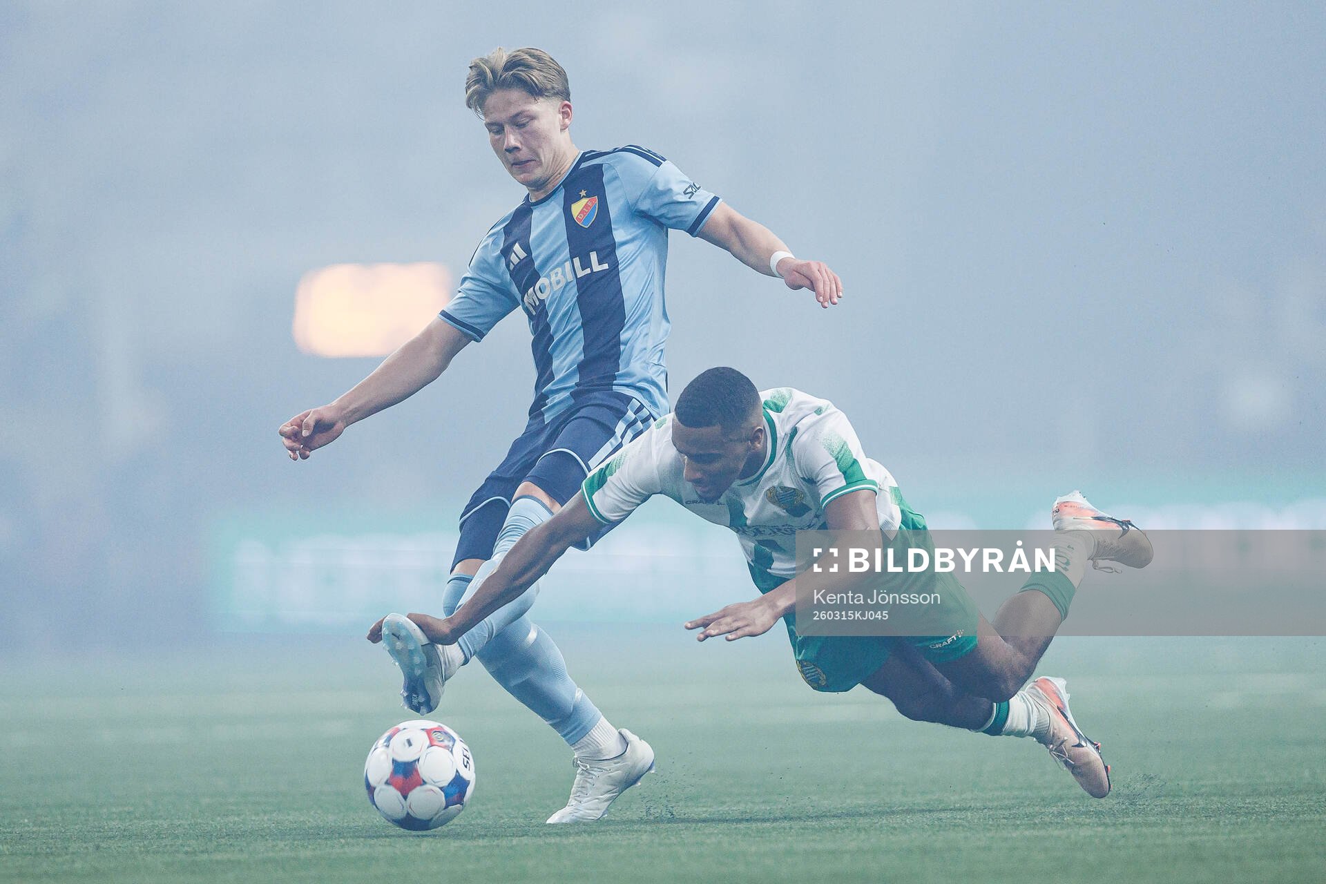 Djurgårdens Matias Siltanen och Hammarbys Paulos Abraham