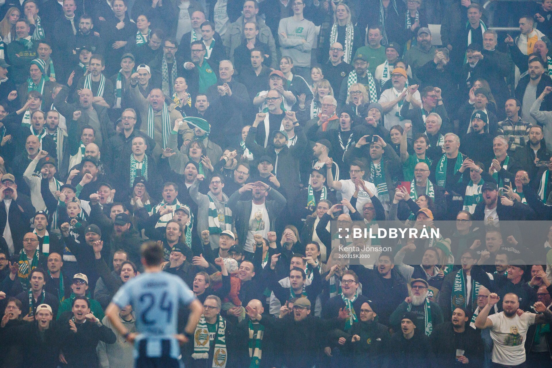 Hammarbys supportrar jublar