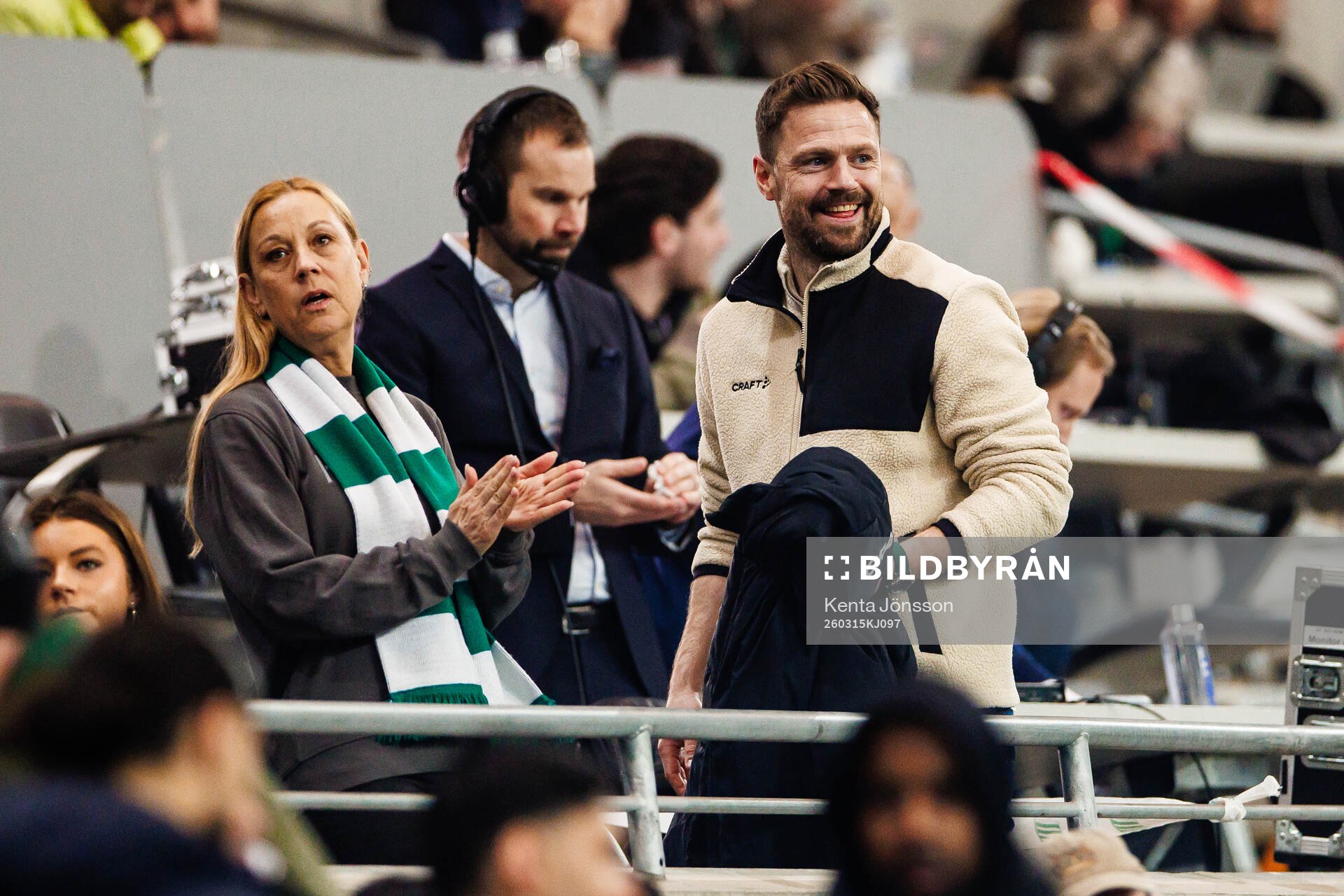 Hammarby damlags sportchef Arnor Smarason på läktaren