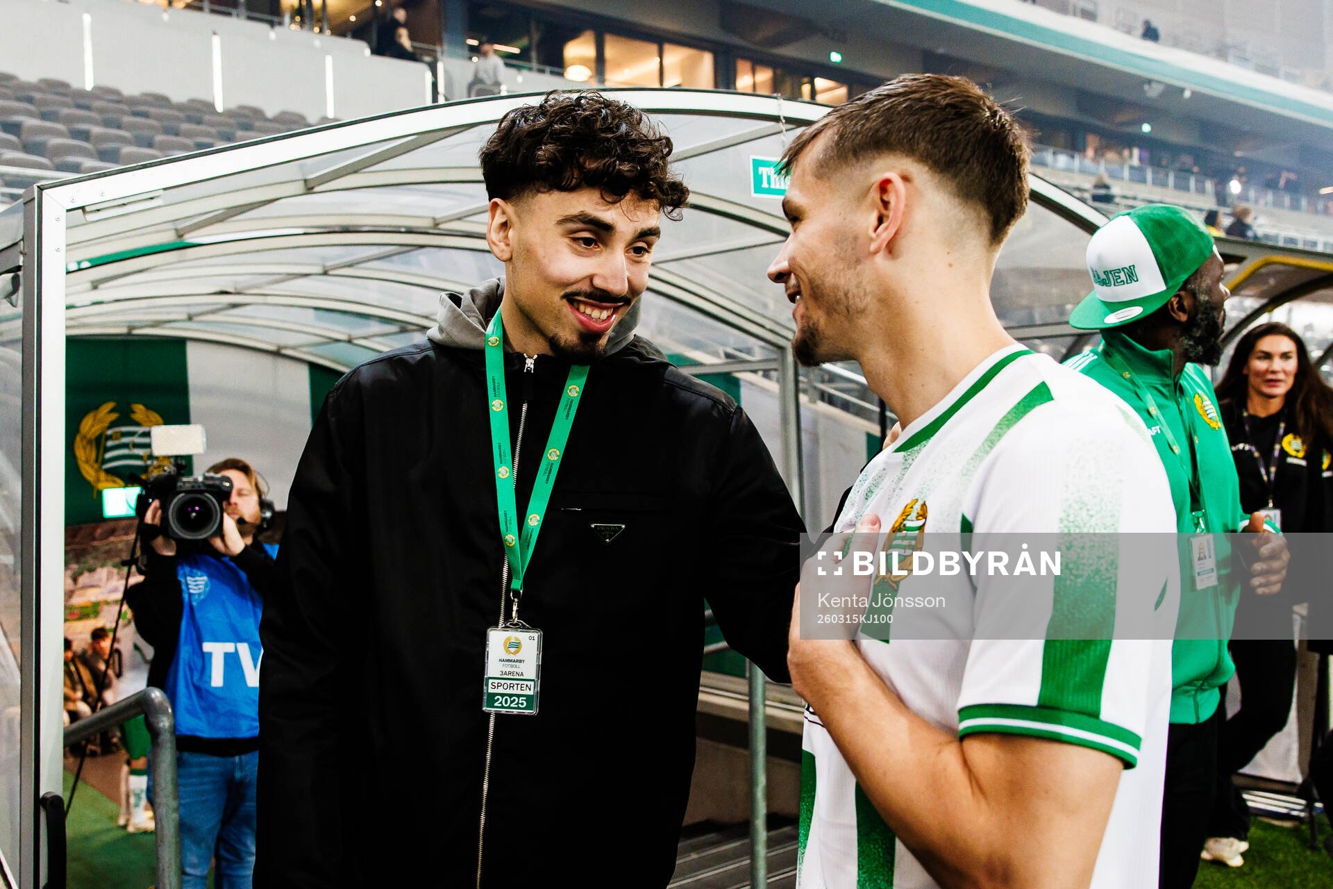 Sebastian Tounekti och Hammarbys Oscar Johansson Schellhas