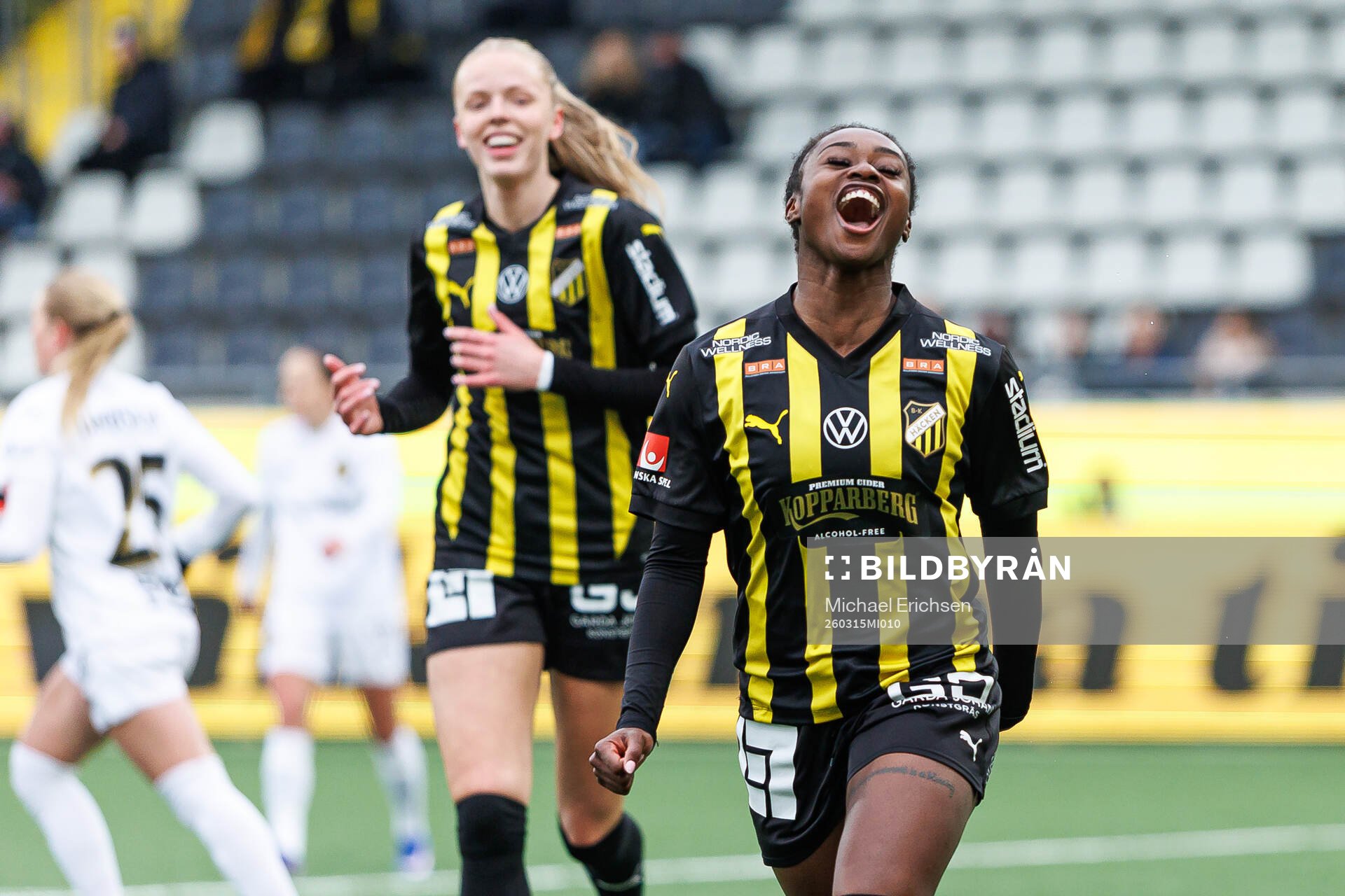 Häckens Monica Jusu Bah jublar