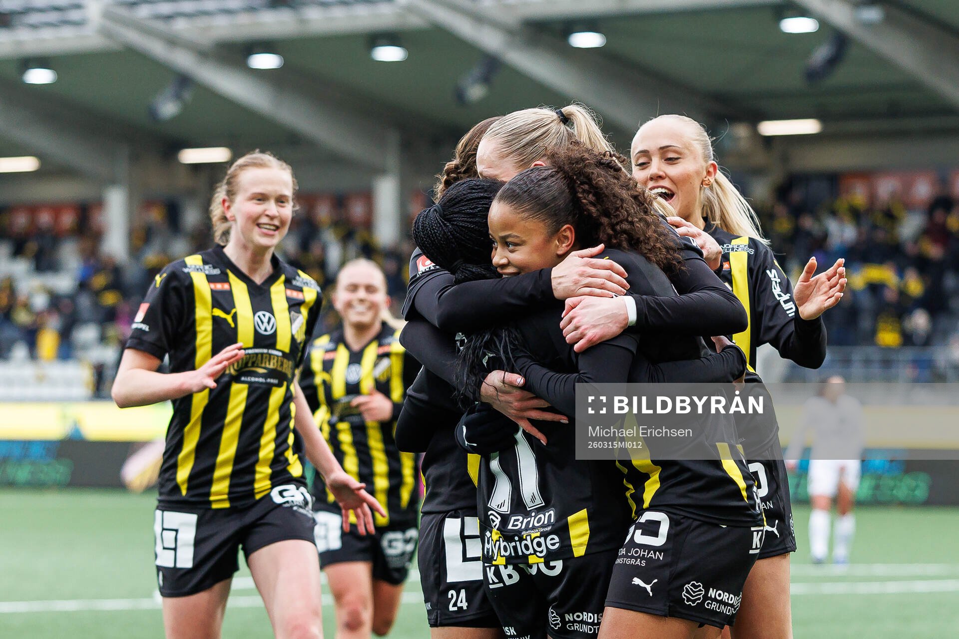 Häckens Monica Jusu Bah jublar