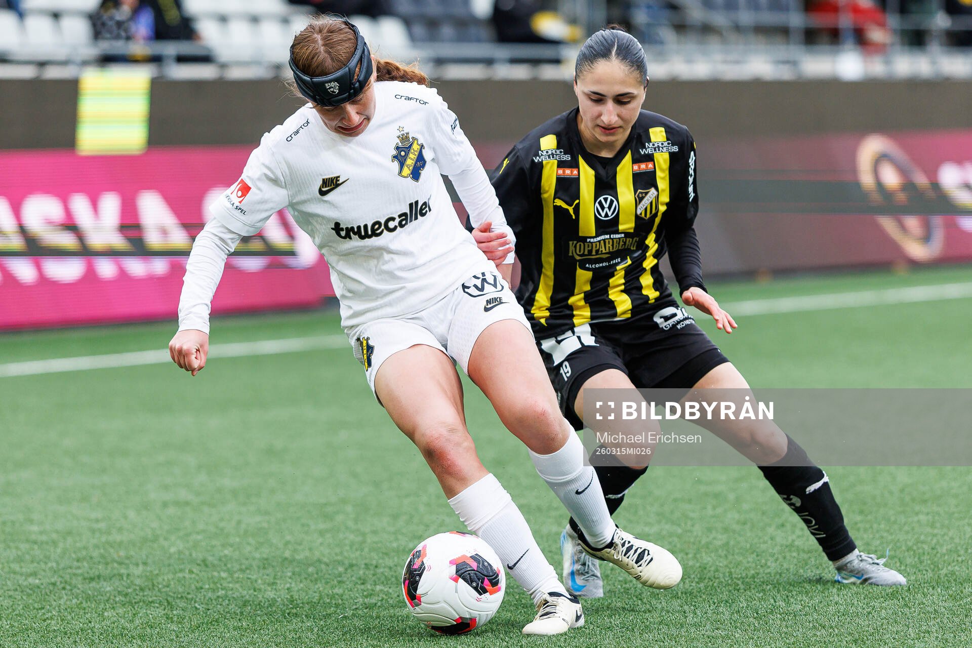 AIKs Olivia Garcia och Häckens Nesrin Akgun