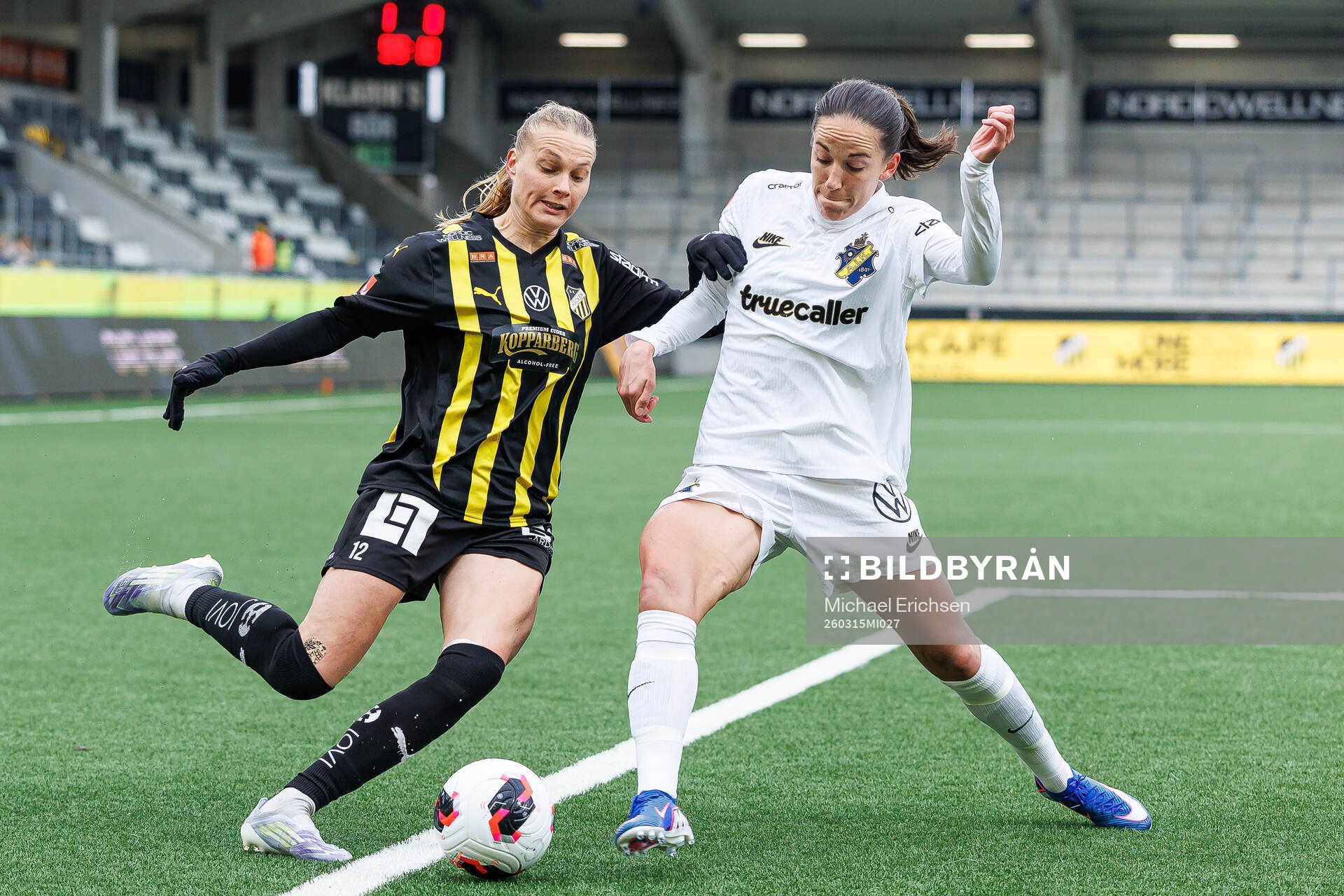 Häckens Stine Sandbech och AIKs Anna Oscarsson