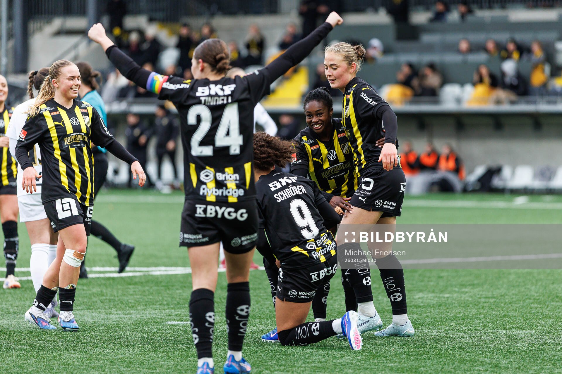Häckens Monica Jusu Bah jublar