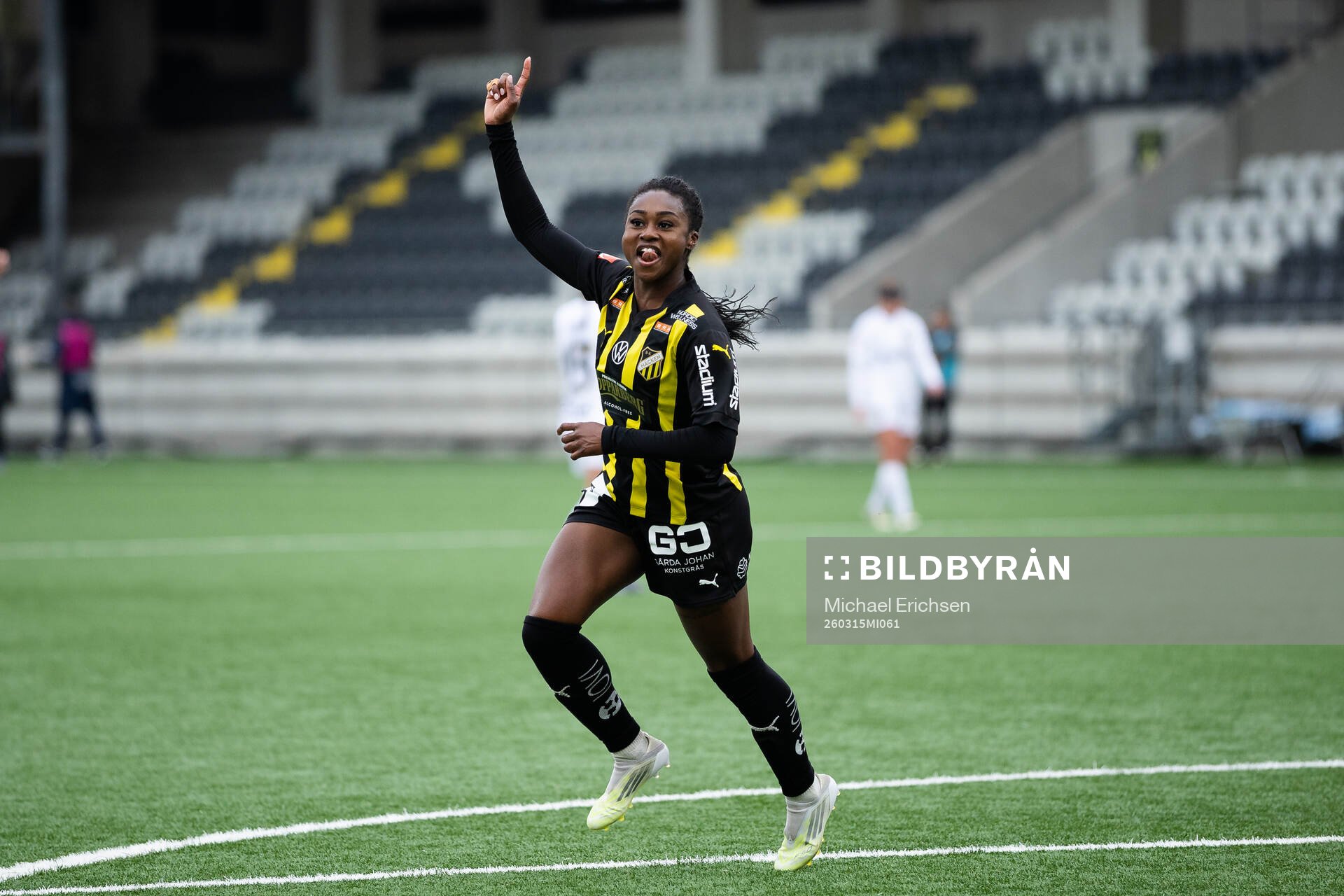 Häckens Monica Jusu Bah jublar