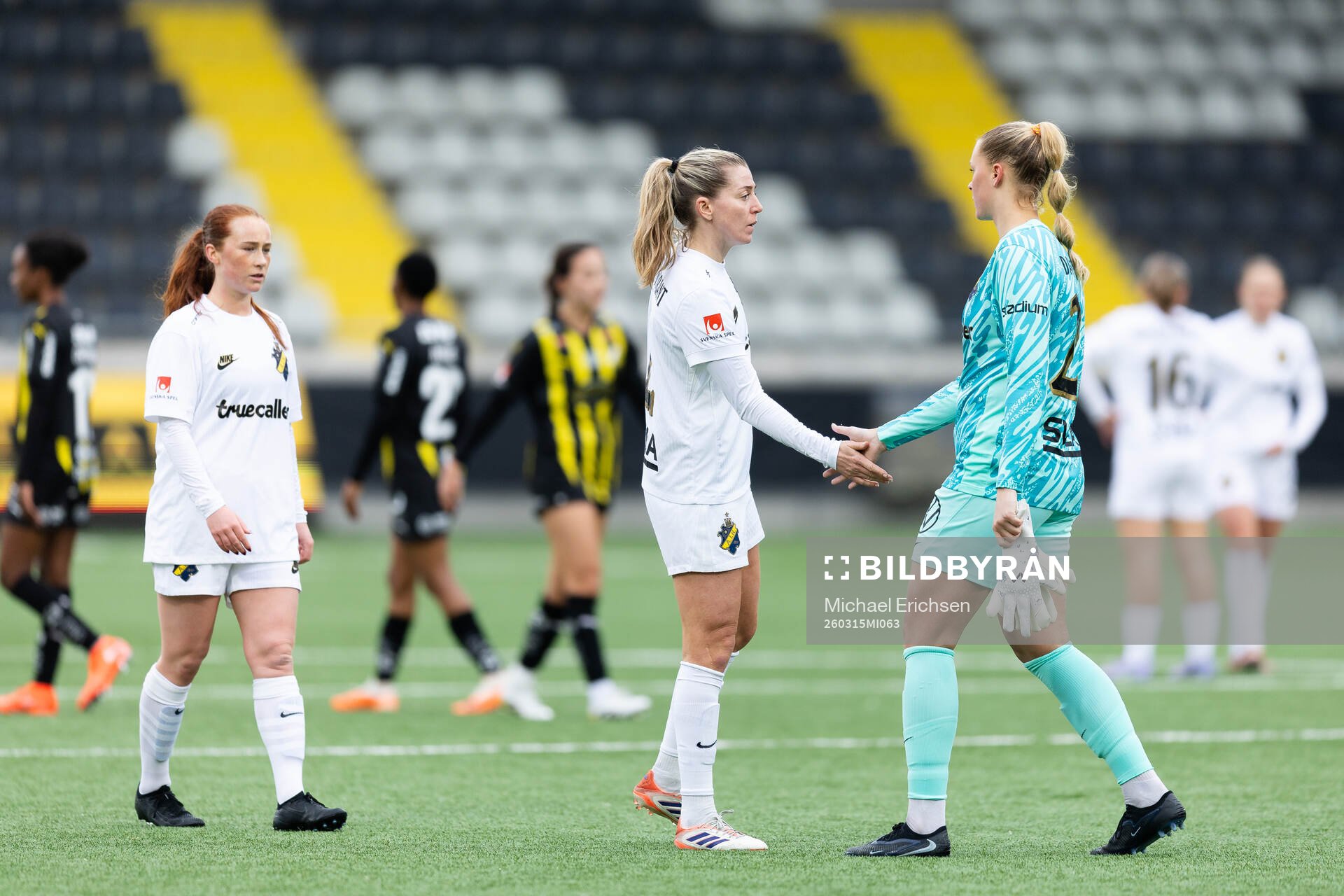 AIKs Ella Reidy, Linda Sembrant och målvakt Emilia