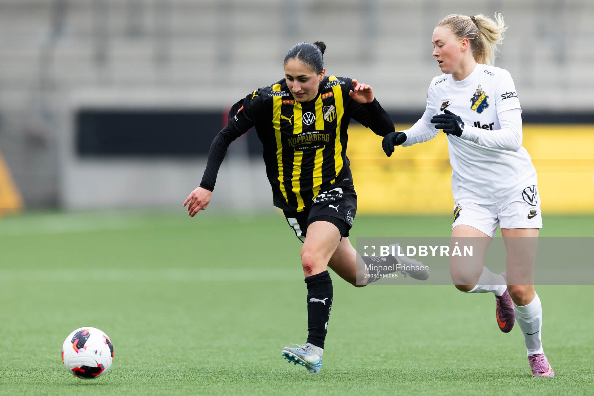 Häckens Nesrin Akgun och AIKs Ida Björnberg