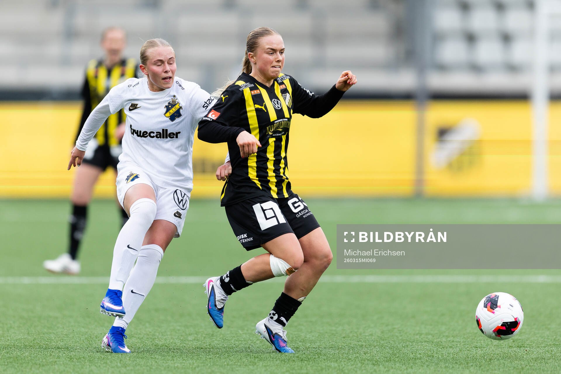 AIKs Nova Selin och Häckens Pernille Sanvig