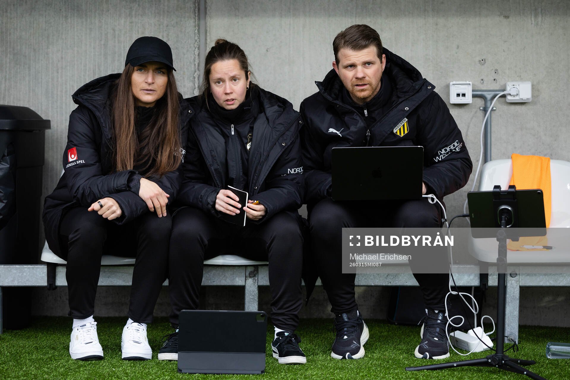 Häckens tränare Elena Sadiku, assisterande tränare Tiina
