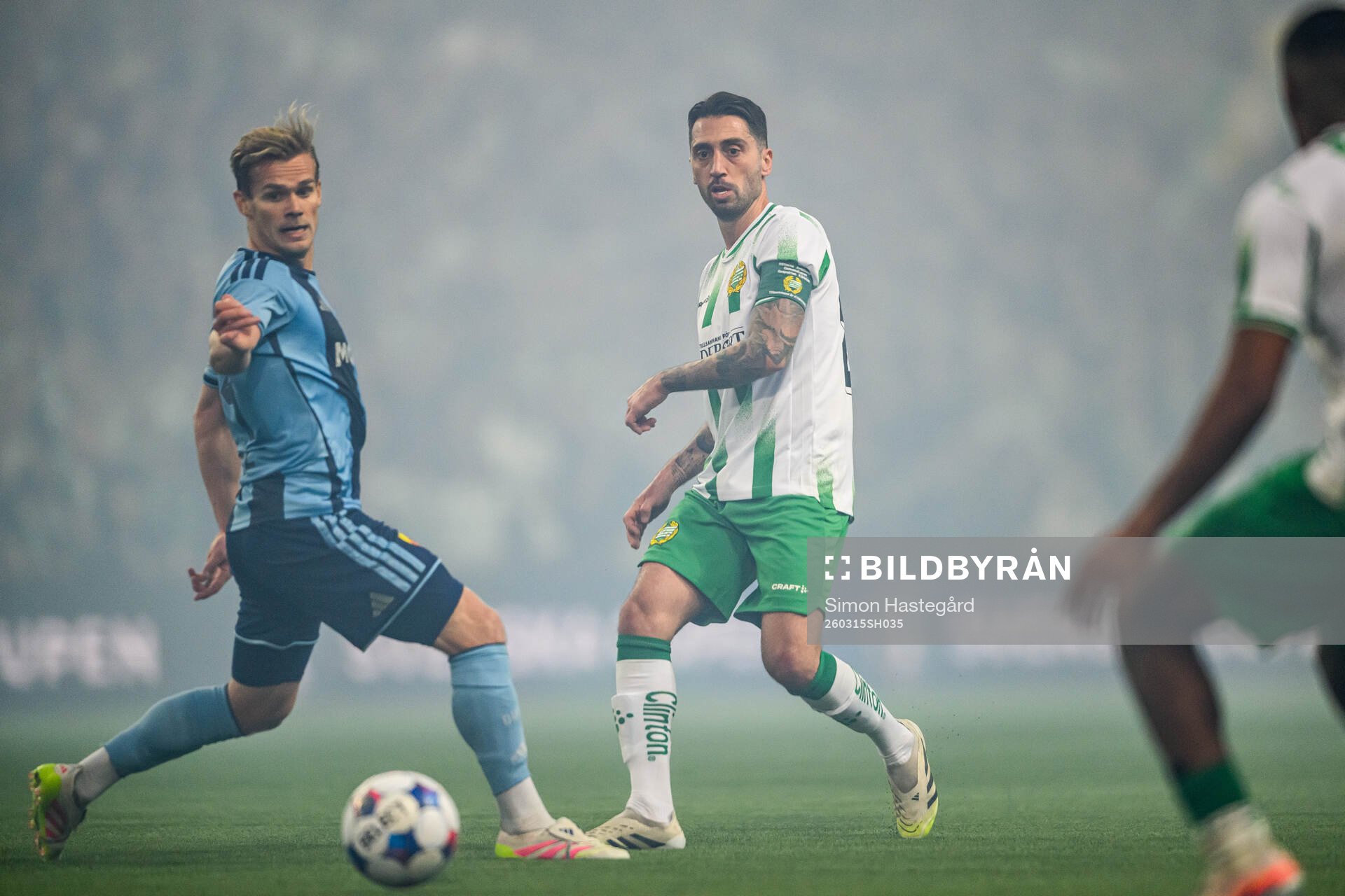 Djurgårdens Hampus Finndell och Hammarbys Nahir Besara