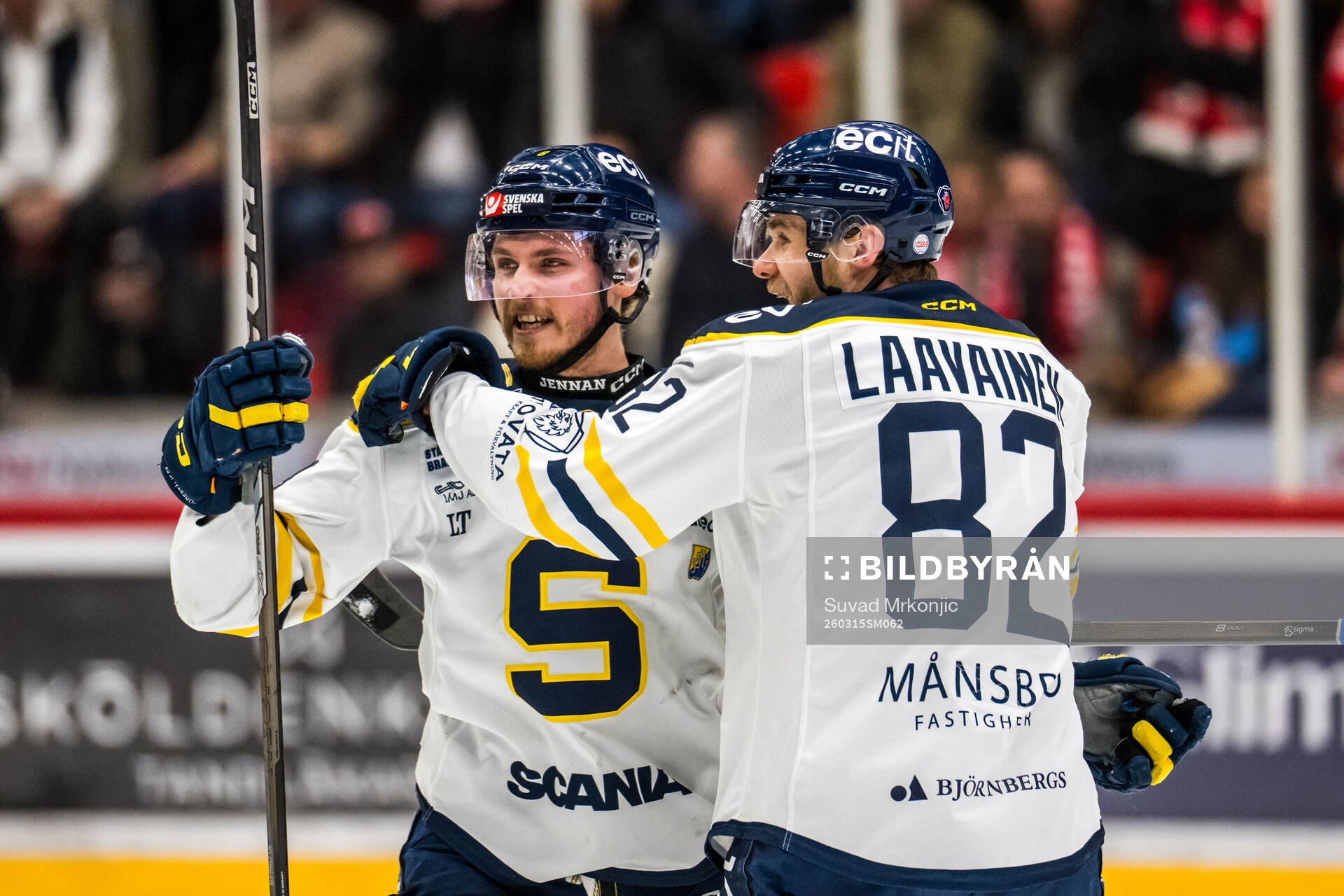 Södertäljes William Wiå och Roope Laavainen jublar