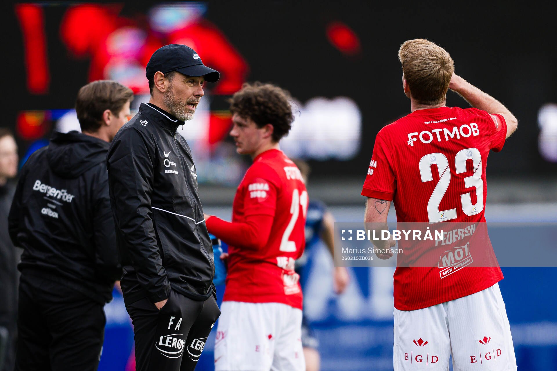 Head coach Freyr Alexandersson of Brann and Thore Pedersen