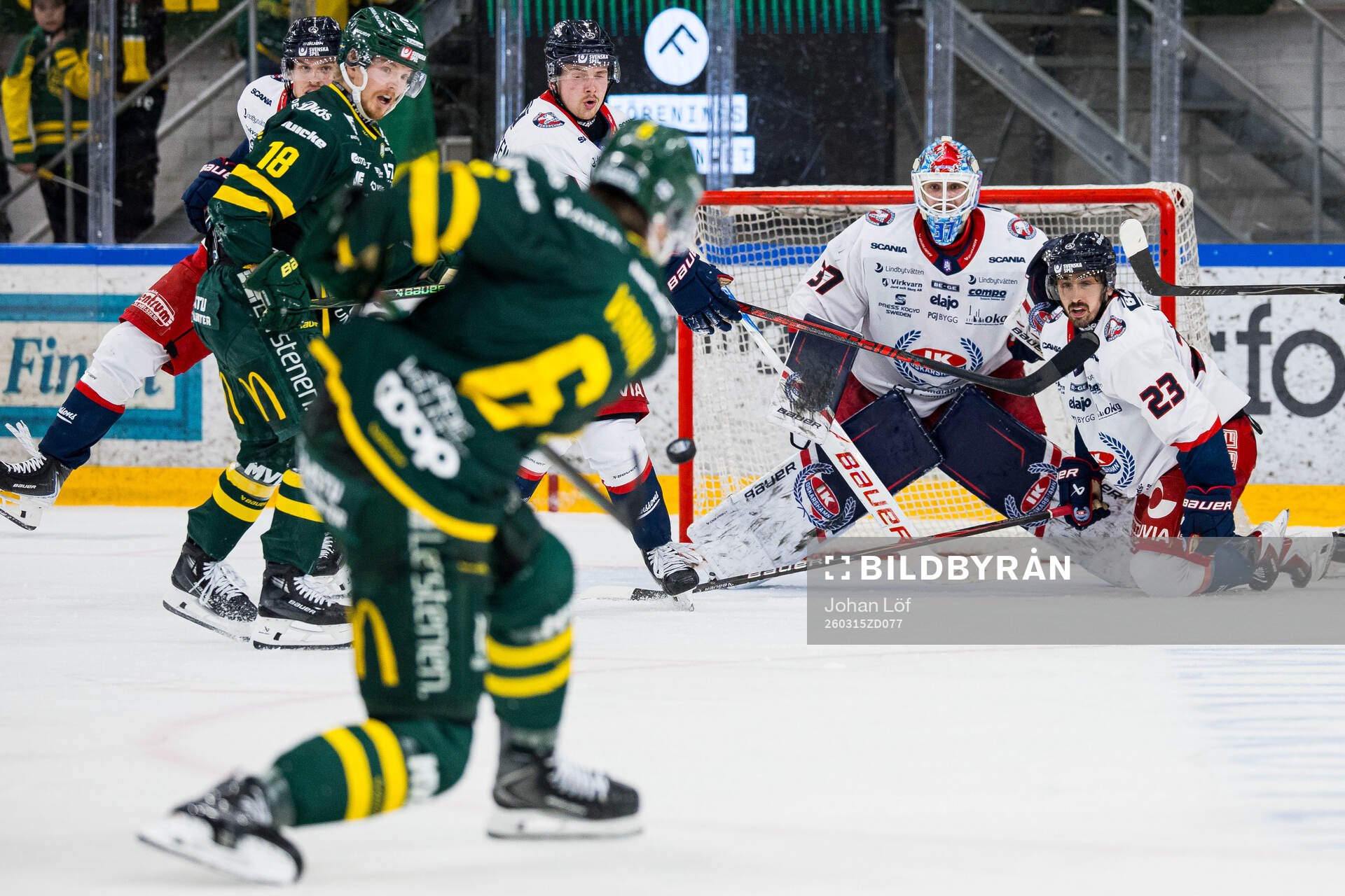 Oskarshamns målvakt Emil Vuorio och Kevin Karlsson