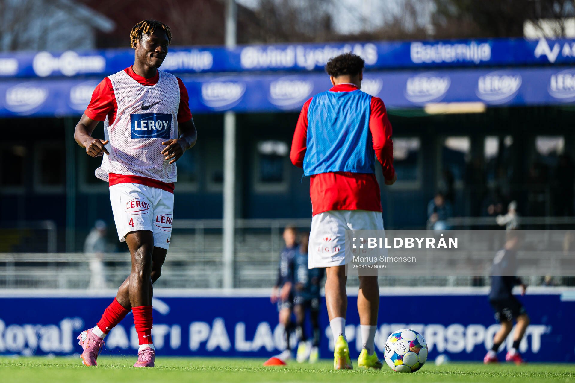 Nana Kwame Boakye of Brann warms up