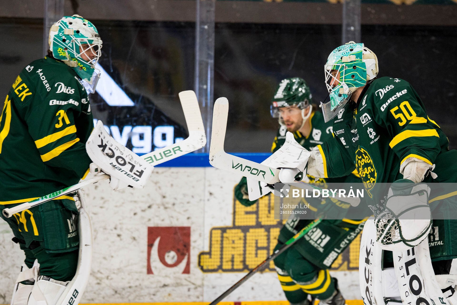 Björklövens målvakt Frans Tuohimaa och målvakt Olle