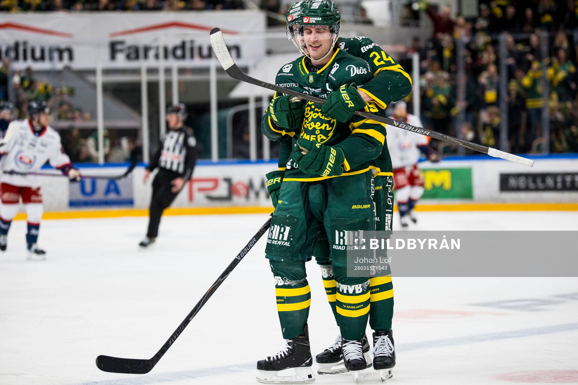 Björklövens Fredrik Forsberg blir grattad