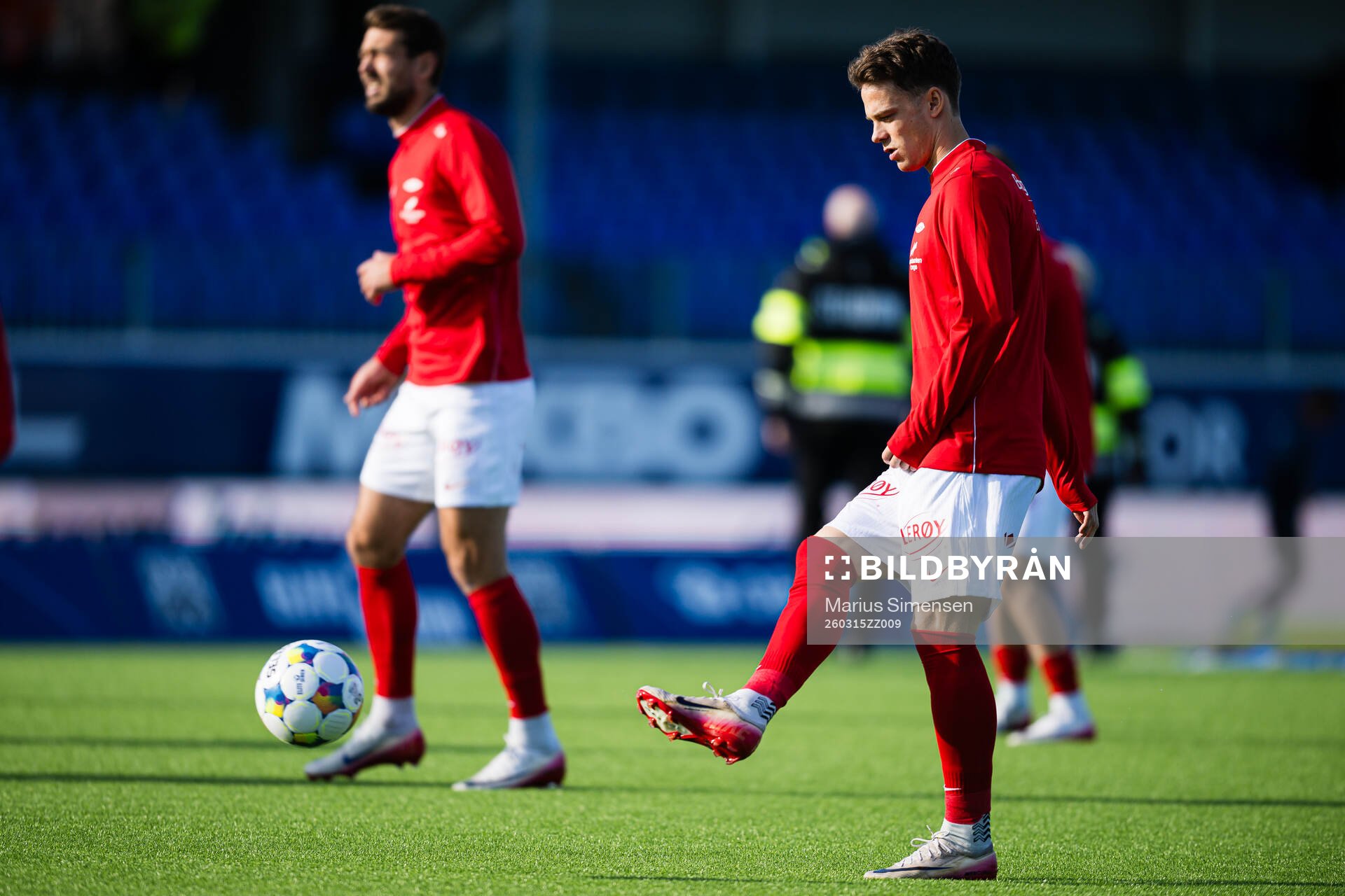Felix Horn Myhre of Brann warms up