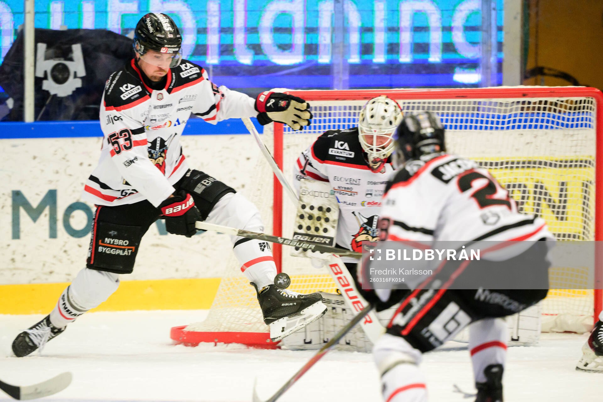 Nybro Vikings Jesper Mångs och målvakt Tex Williamsson