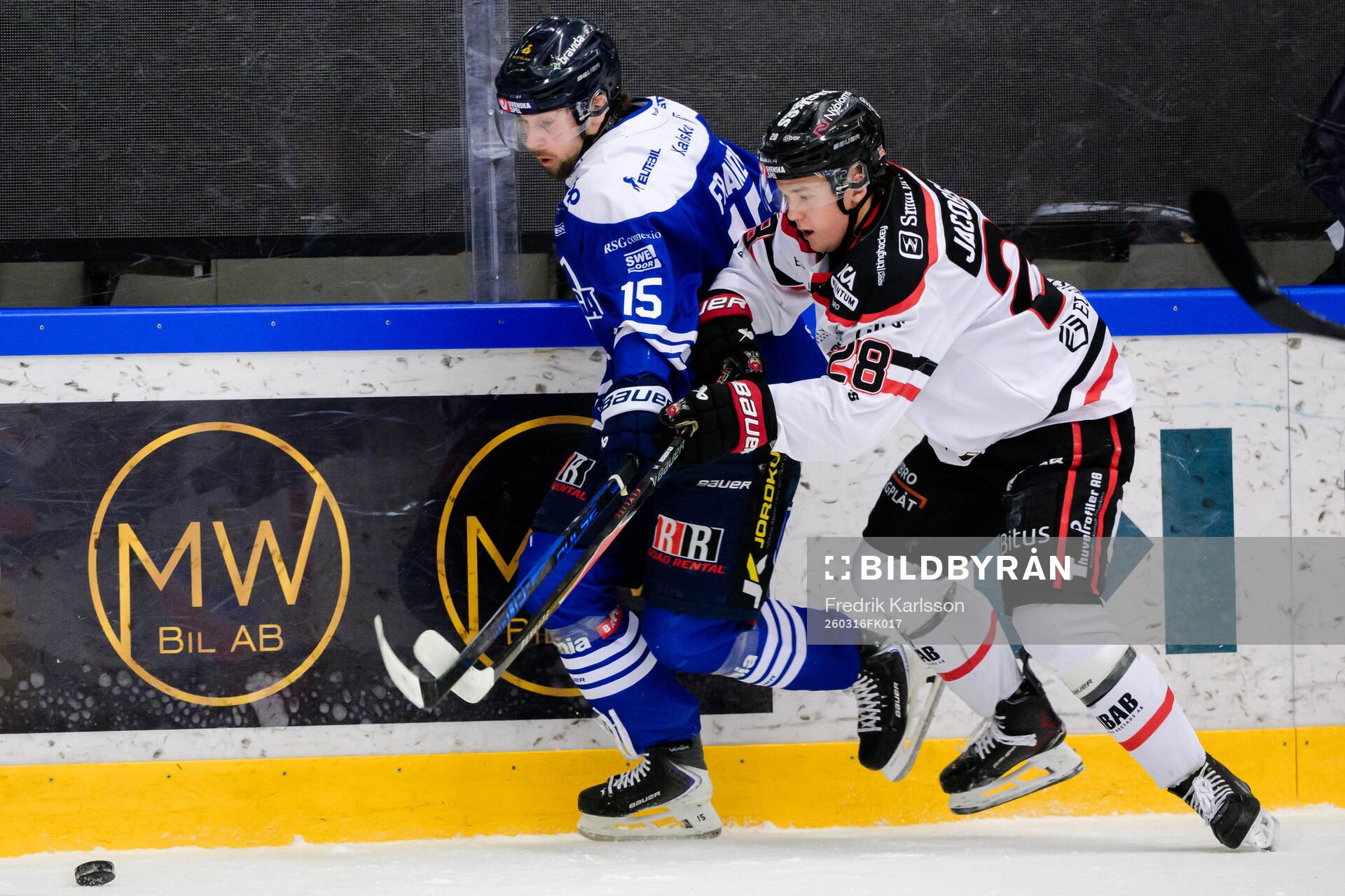 Karlskogas Gustaf Franzén och Nybro Vikings Theo Jacobsson
