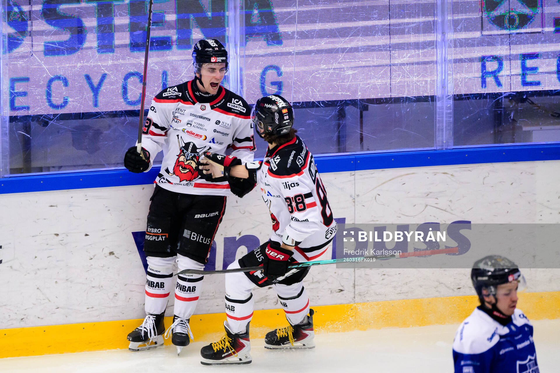 Nybro Vikings Elias Stenman jublar