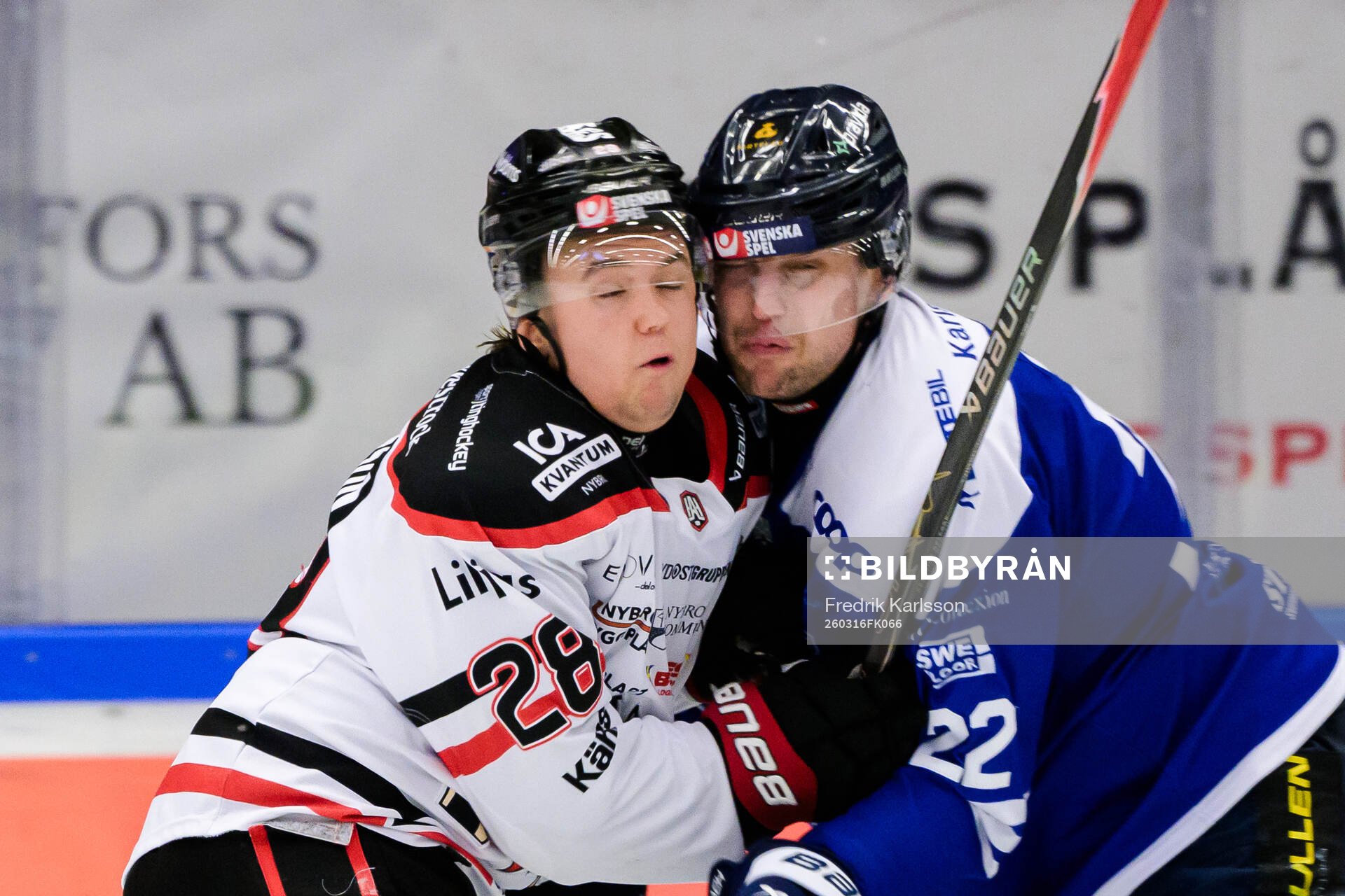 Nybro Vikings Theo Jacobsson och Karlskogas Viktor Lang