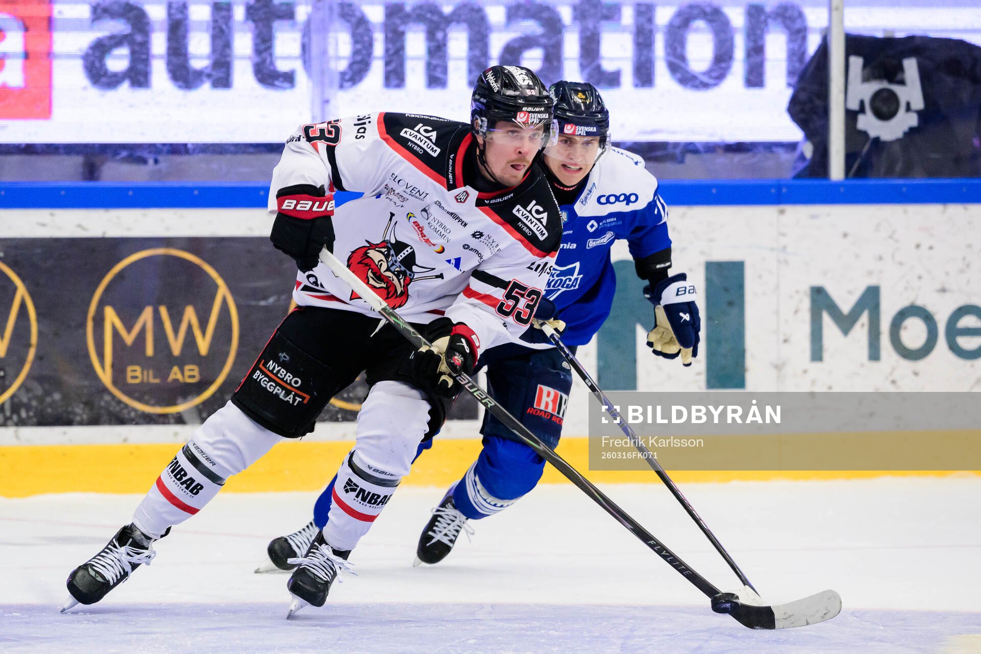 Nybro Vikings Jesper Mångs och Karlskogas Oliver Eklind