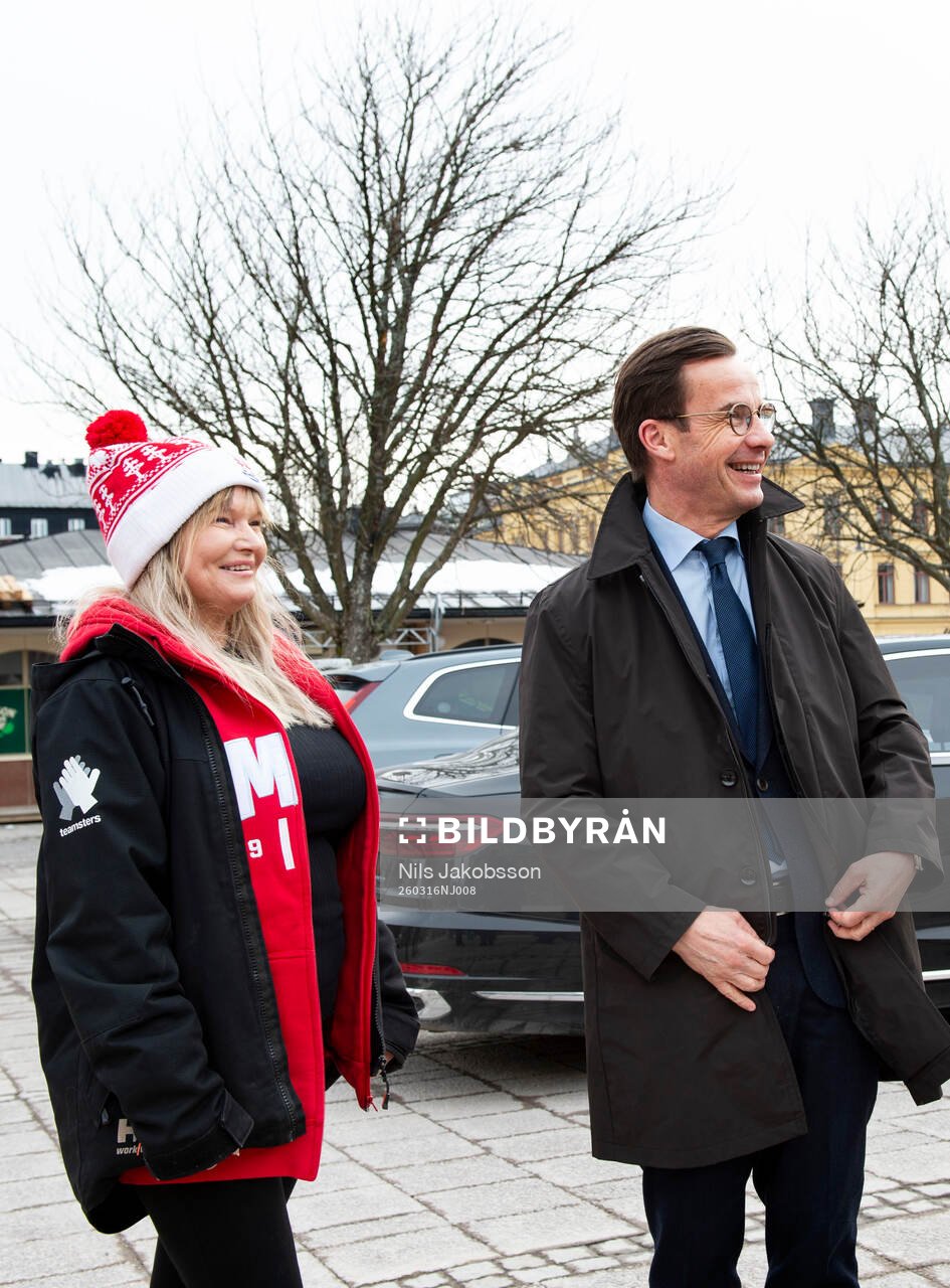 Statsminister Ulf Kristersson (M) besöker ett event