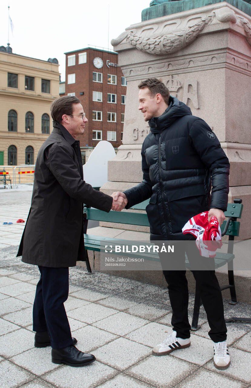 Statsminister Ulf Kristersson (M) besöker ett event