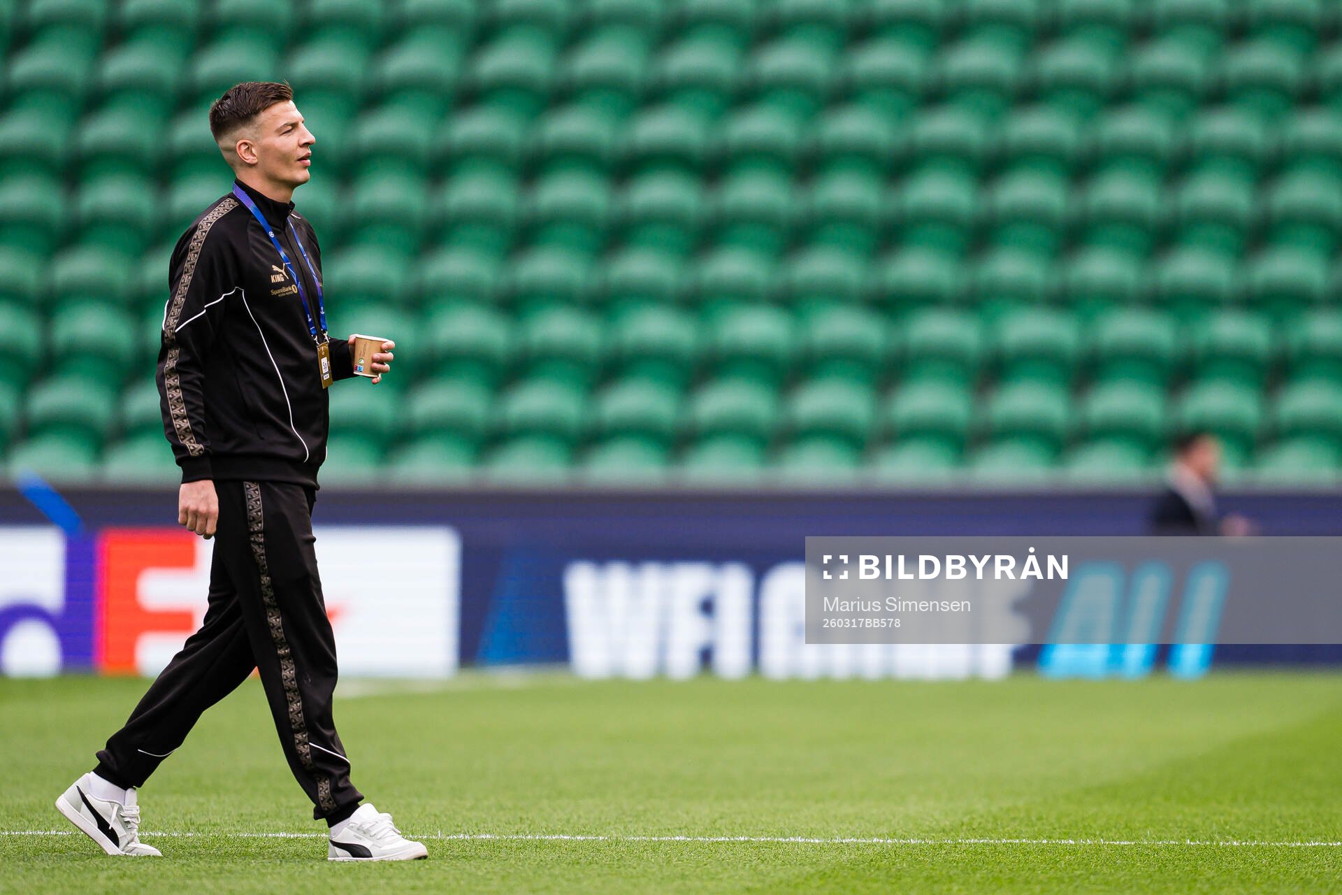 Jostein Gundersen of Bodø/Glimt arrives