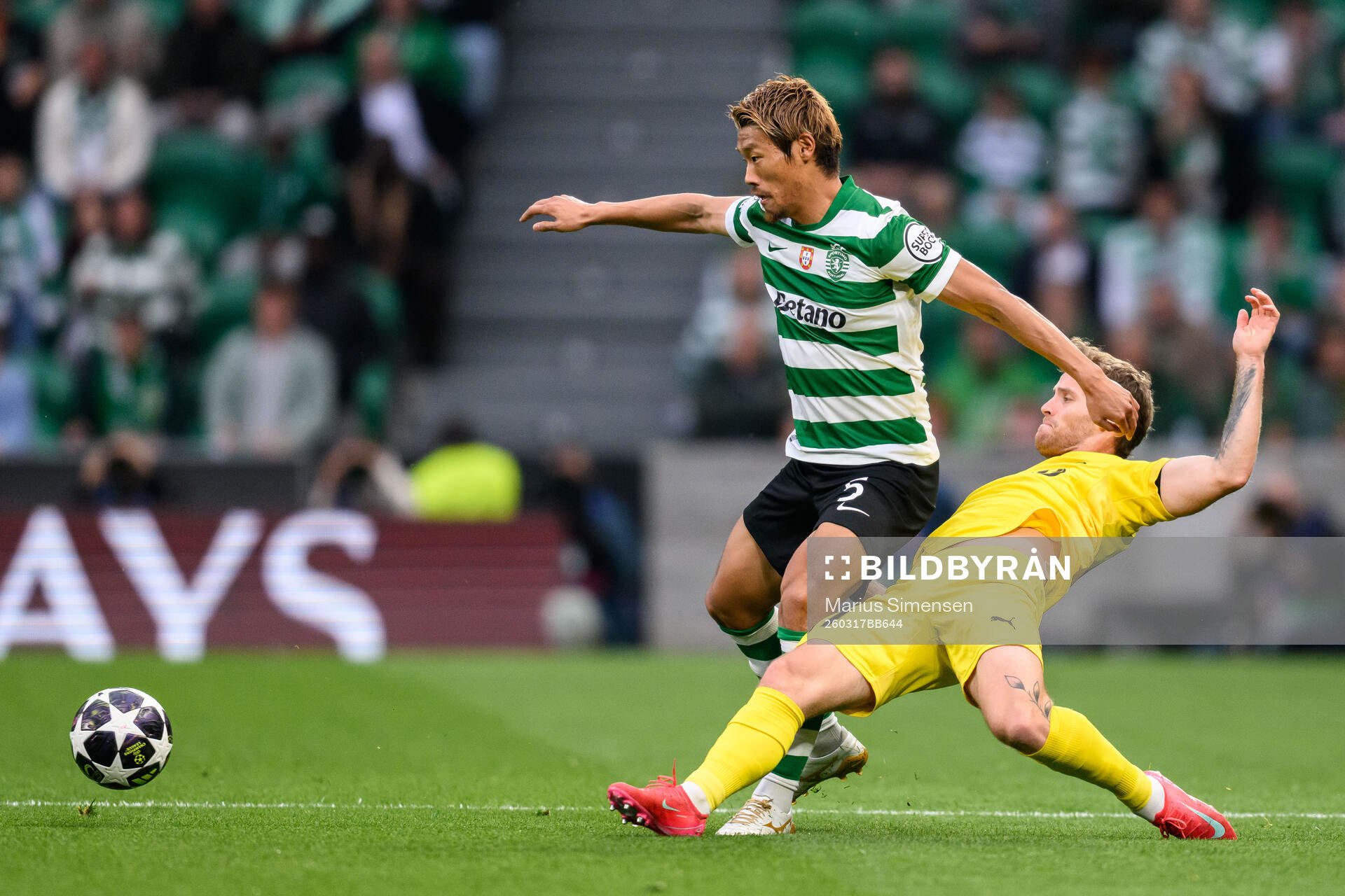 Hidemasa Morita of Sporting and Ole Didrik Blomberg of