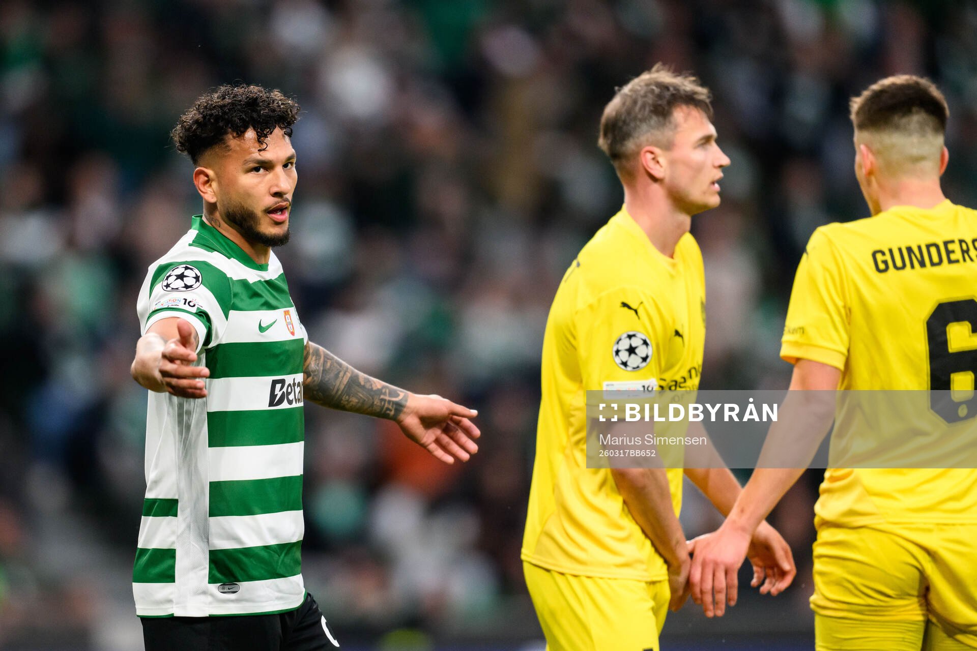 Luis Suárez of Sporting reacts