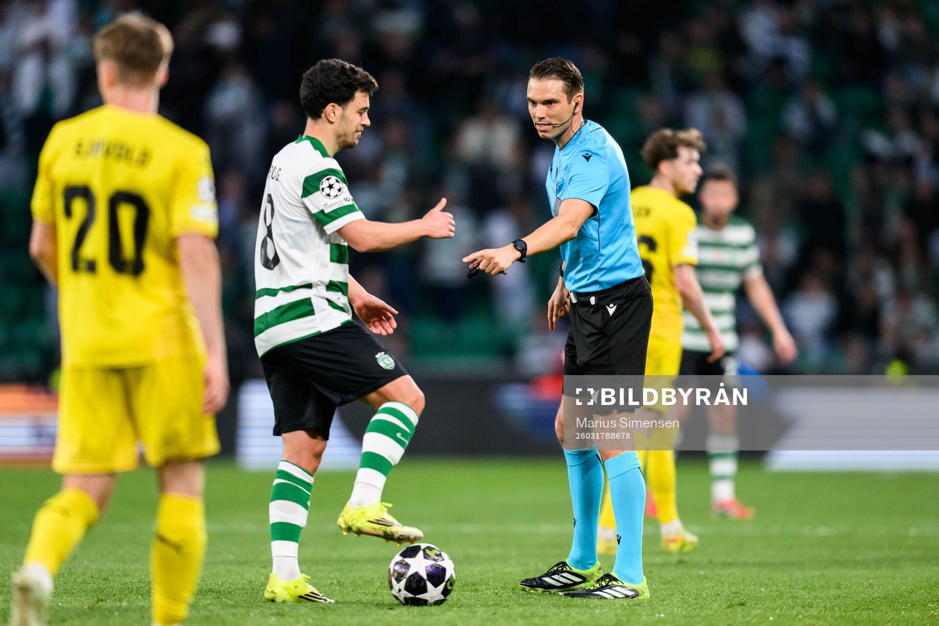 Pedro Gonçalves of Sporting and referee Sandro Schärer