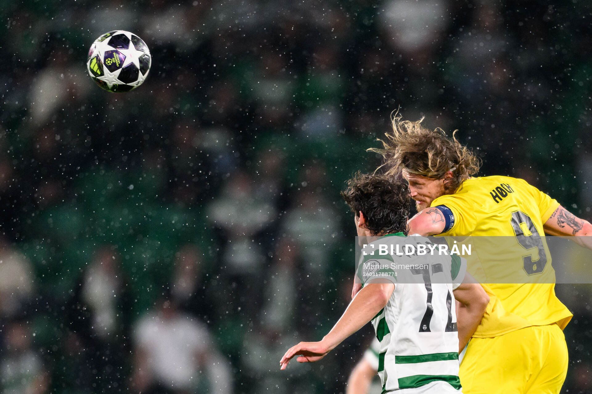 Eduardo Quaresma of Sporting and Kasper Høgh of Bodø/Glimt