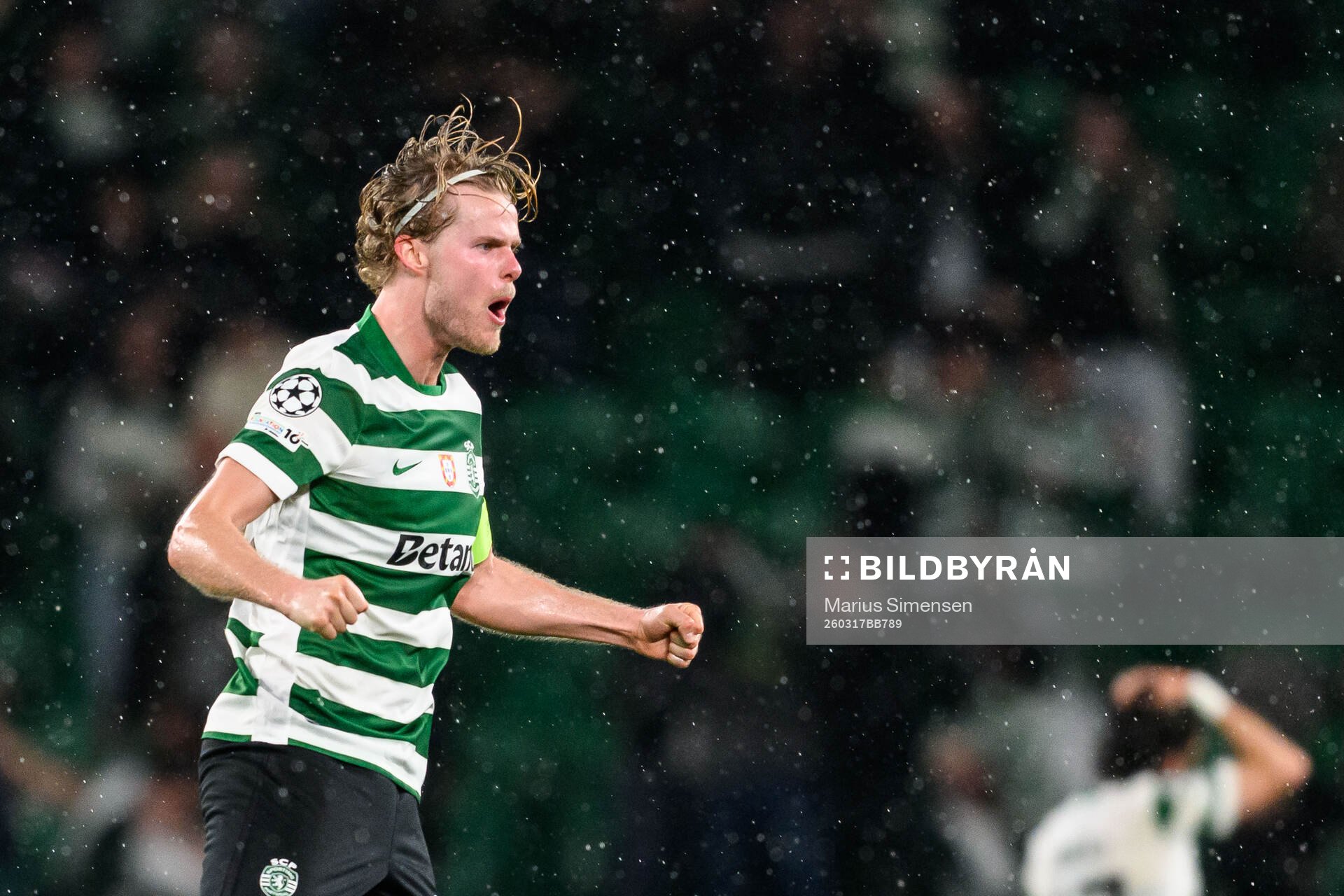 Morten Hjulmand of Sporting celebrates