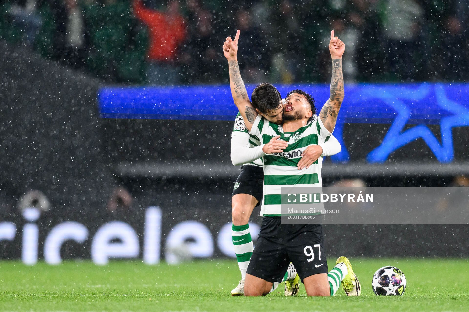 Luis Suárez of Sporting celebrates