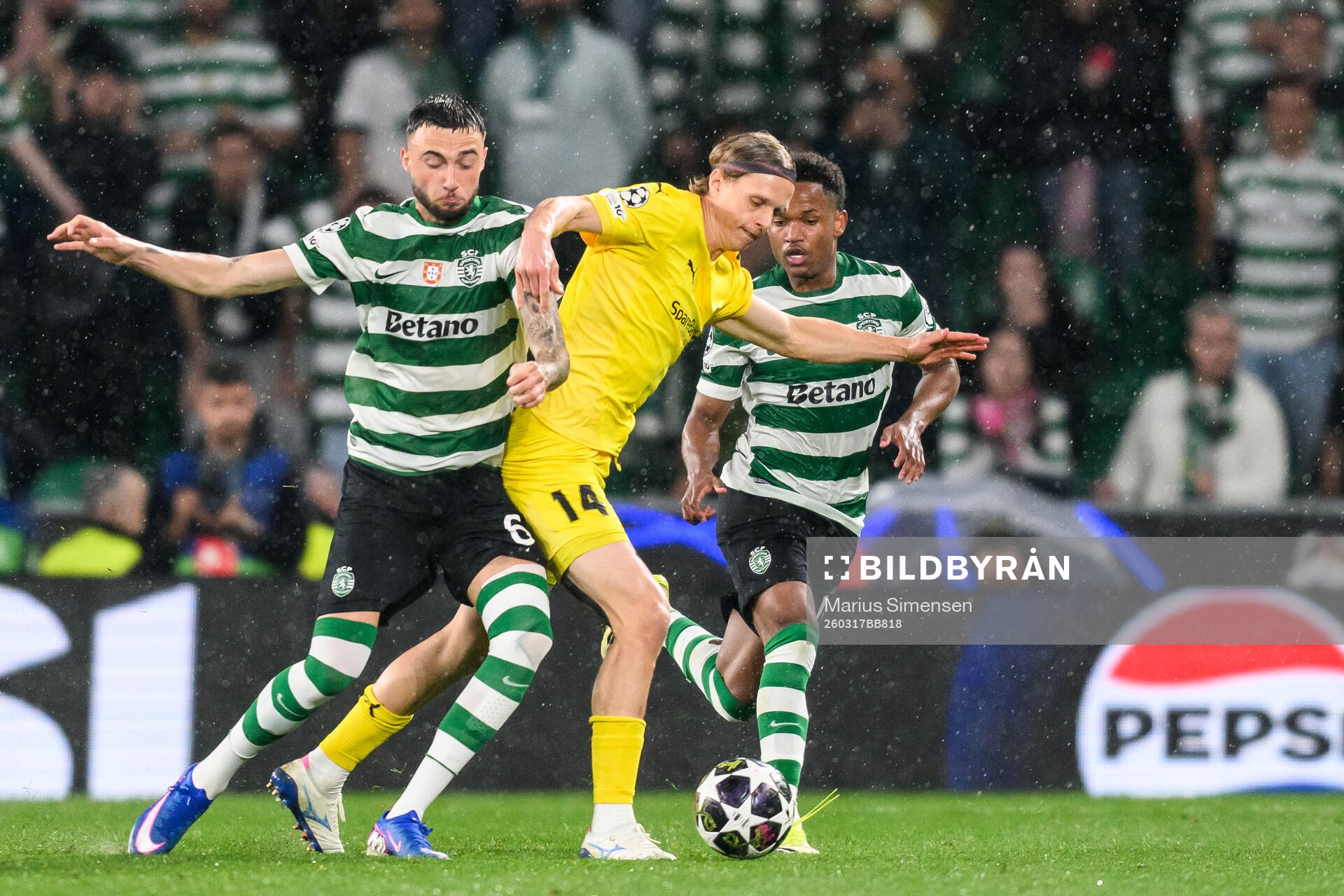 Zeno Debast of Sporting and Ulrik Saltnes of Bodø/Glimt