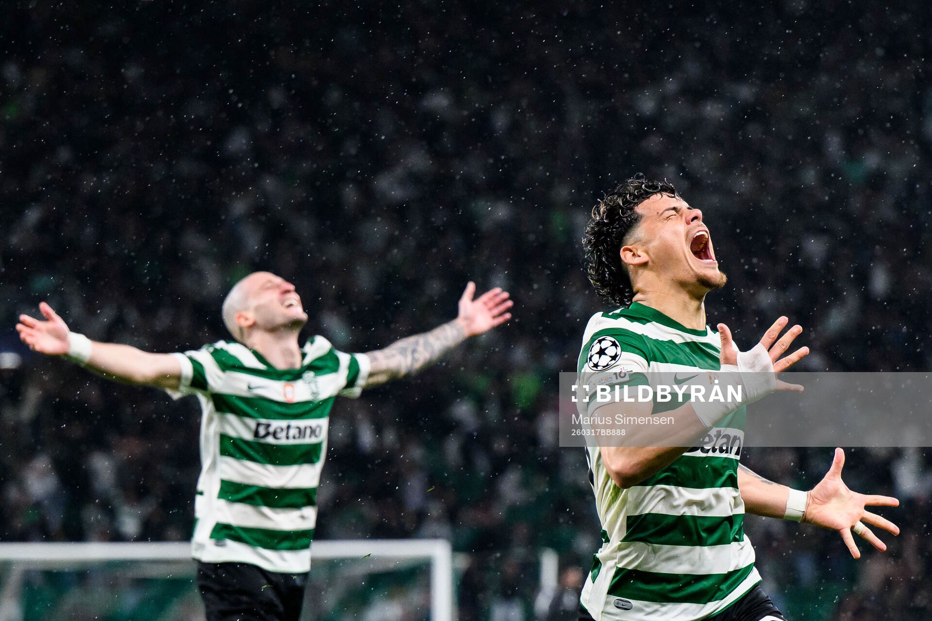 Maximiliano Araújo of Sporting celebrates