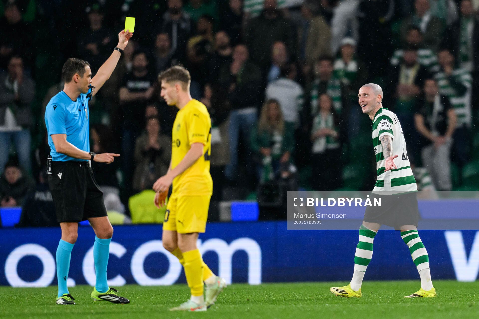 Sandro Schärer, referee shows a yellow card for Nuno