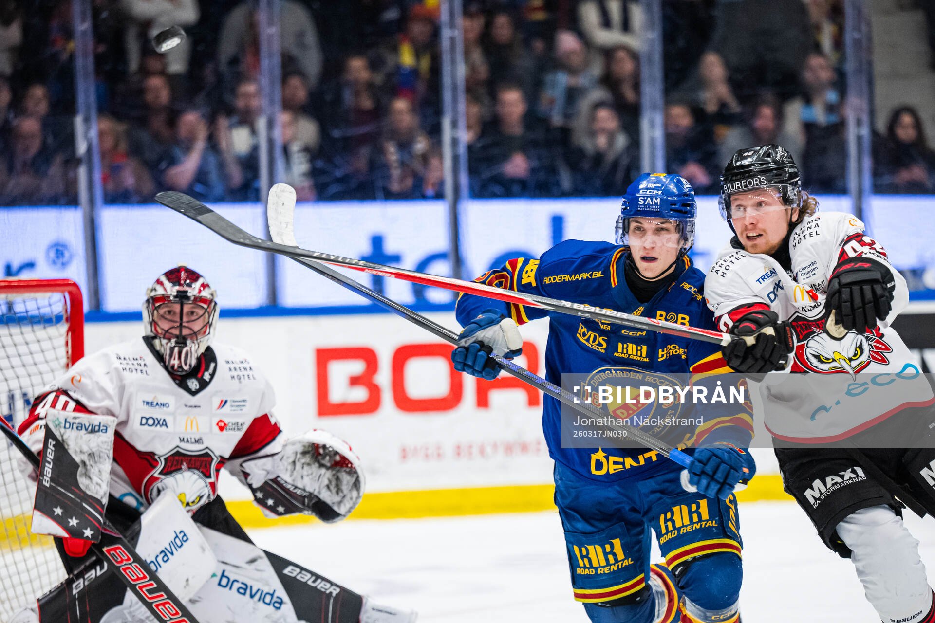 Djurgårdens Victor Eklund och Malmö Redhawks Robin Salo