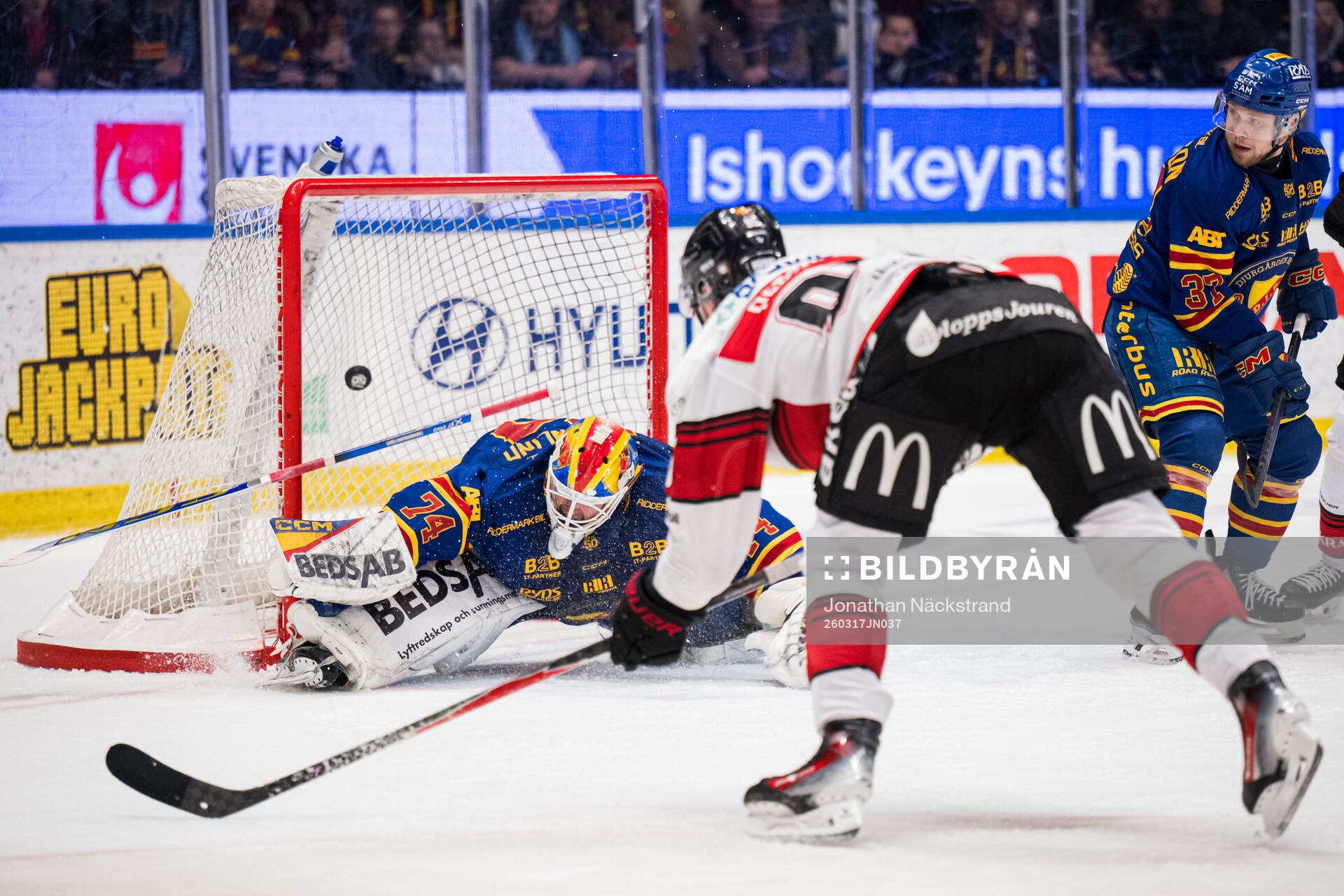 Malmö Redhawks Carl Persson gör 1-2 målet mot