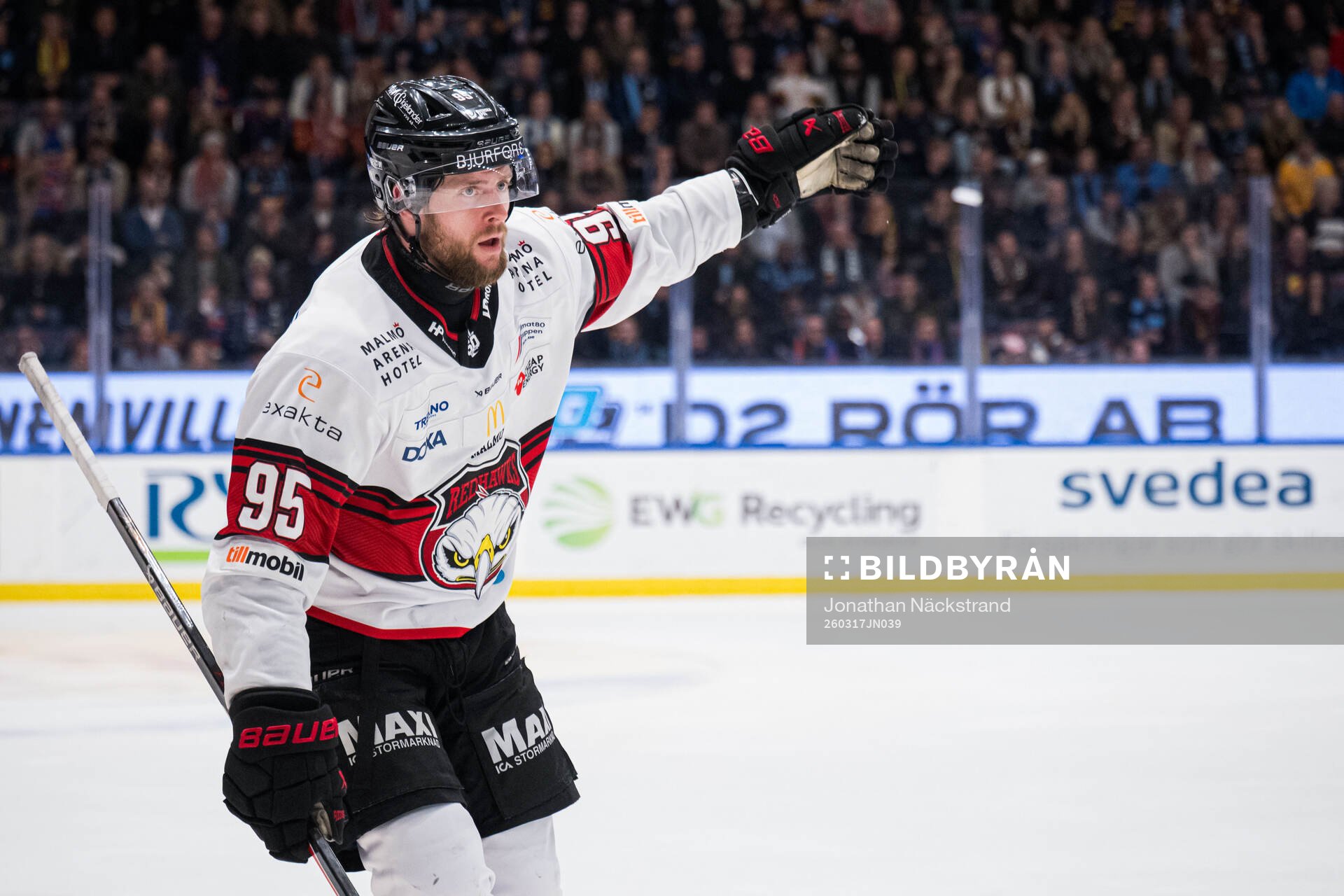 Malmö Redhawks Carl Persson jublar